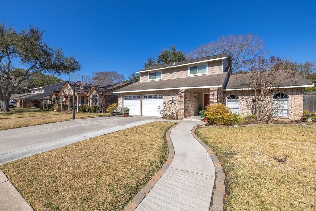 Dorrance Ln, Meadows Place, TX 77477
