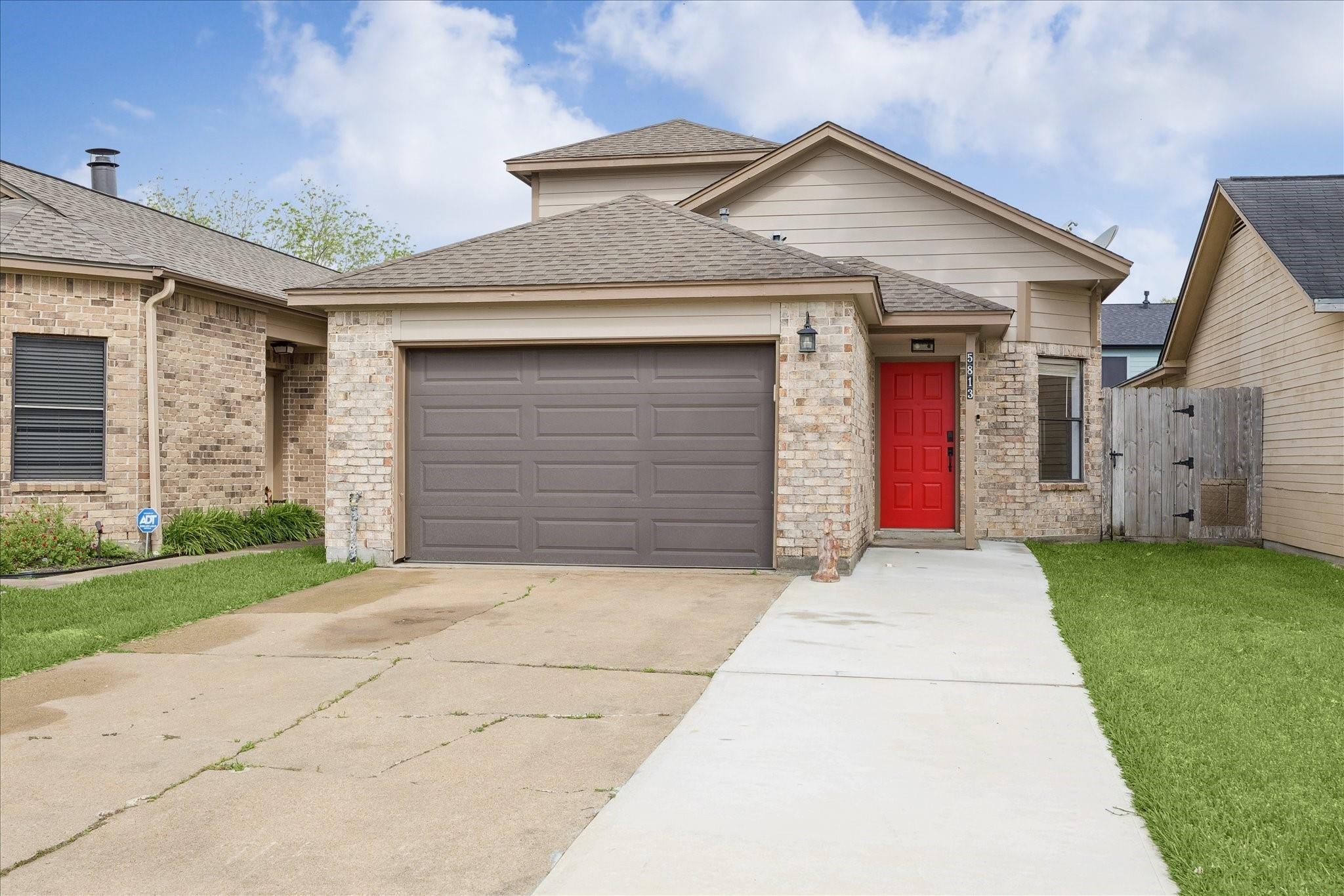Guadalupe Dr, Dickinson, TX 77539