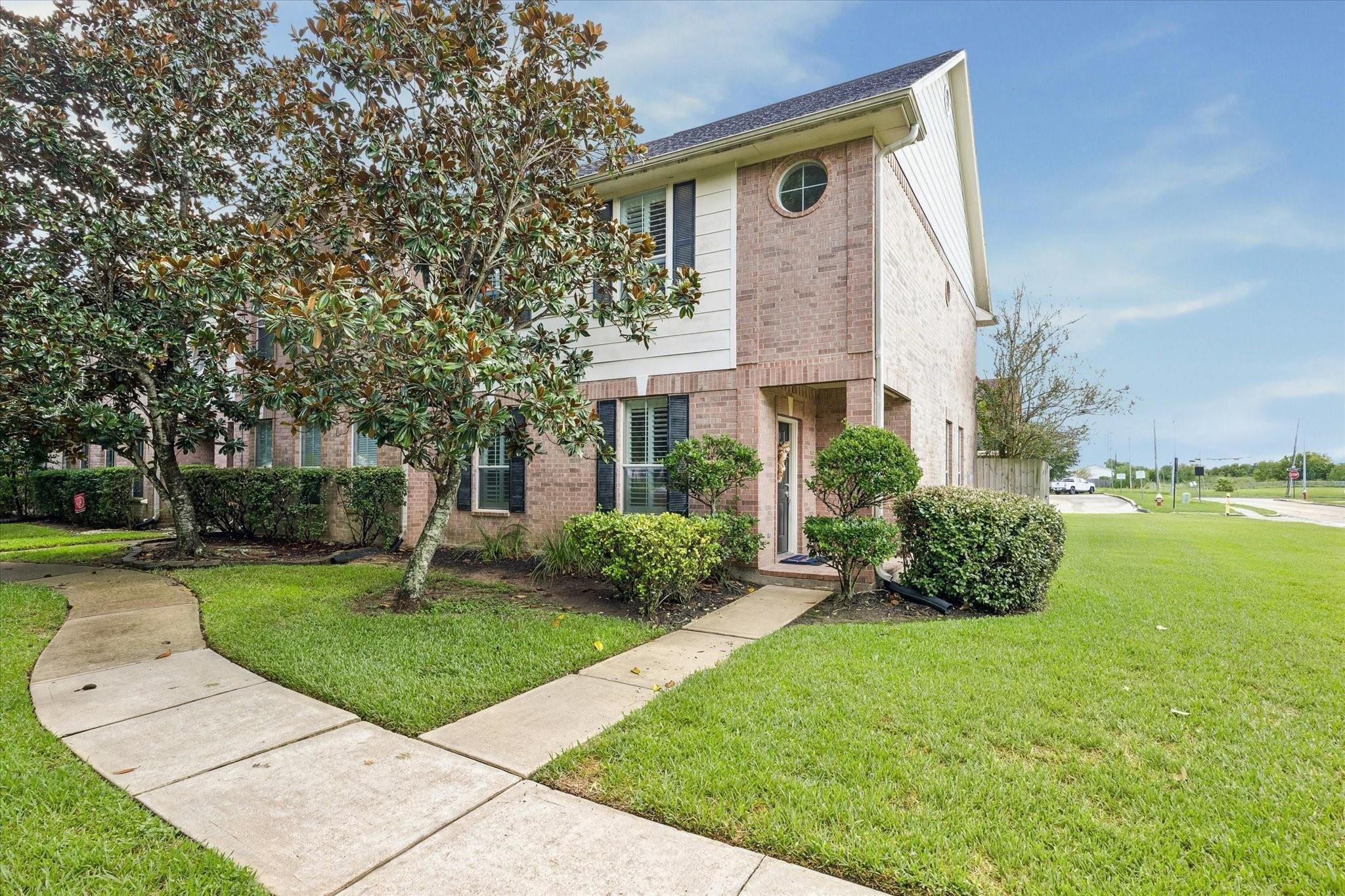 Travis St, Webster, TX 77598