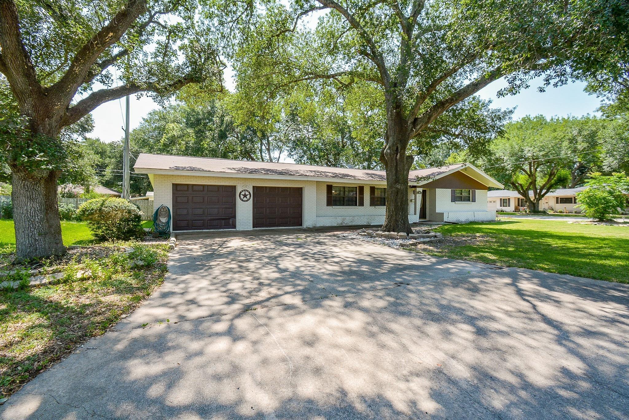 Avenue I, El Campo, TX 77437