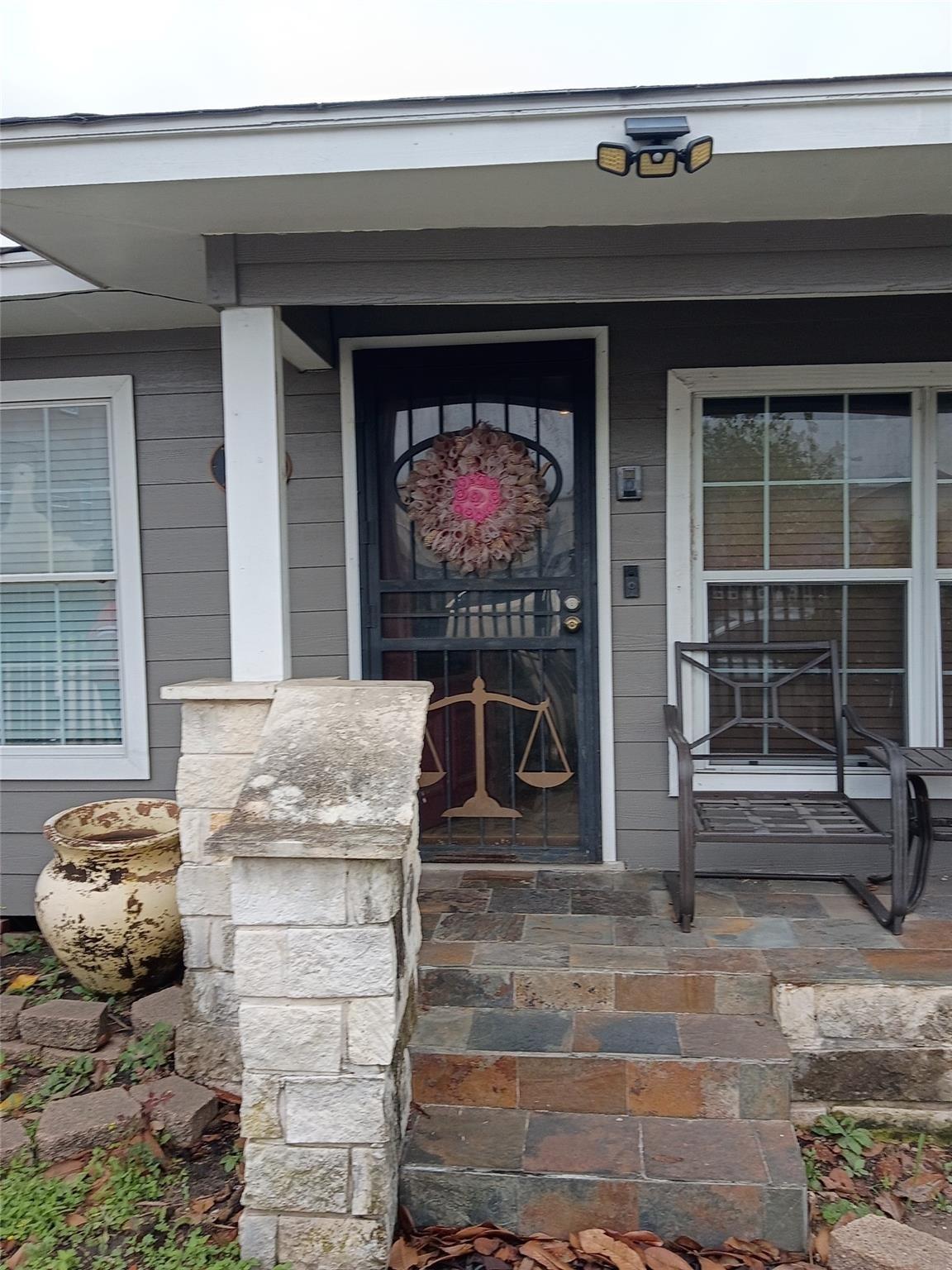 E 33rd St, Houston, TX 77018