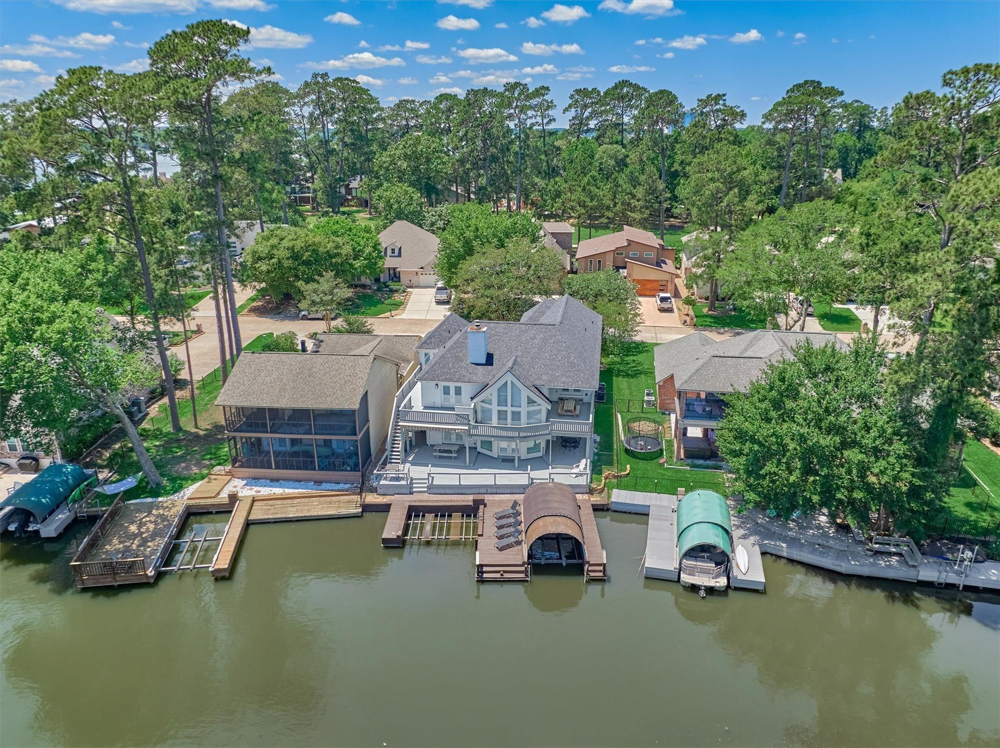 Lazy Lake Ln, Montgomery, TX 77356