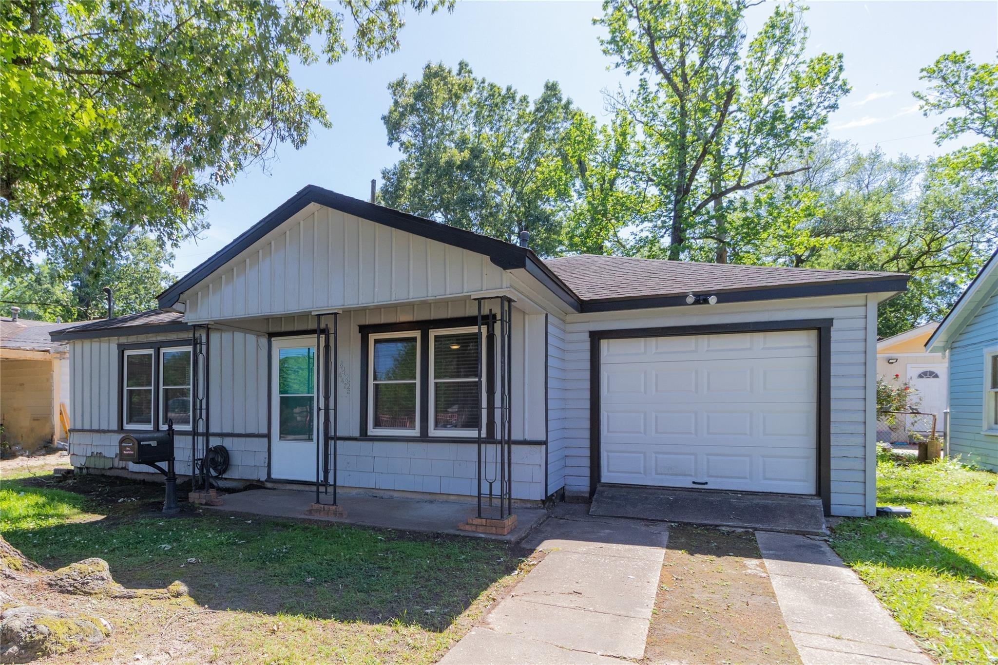 Harding Dr, Beaumont, TX 77703