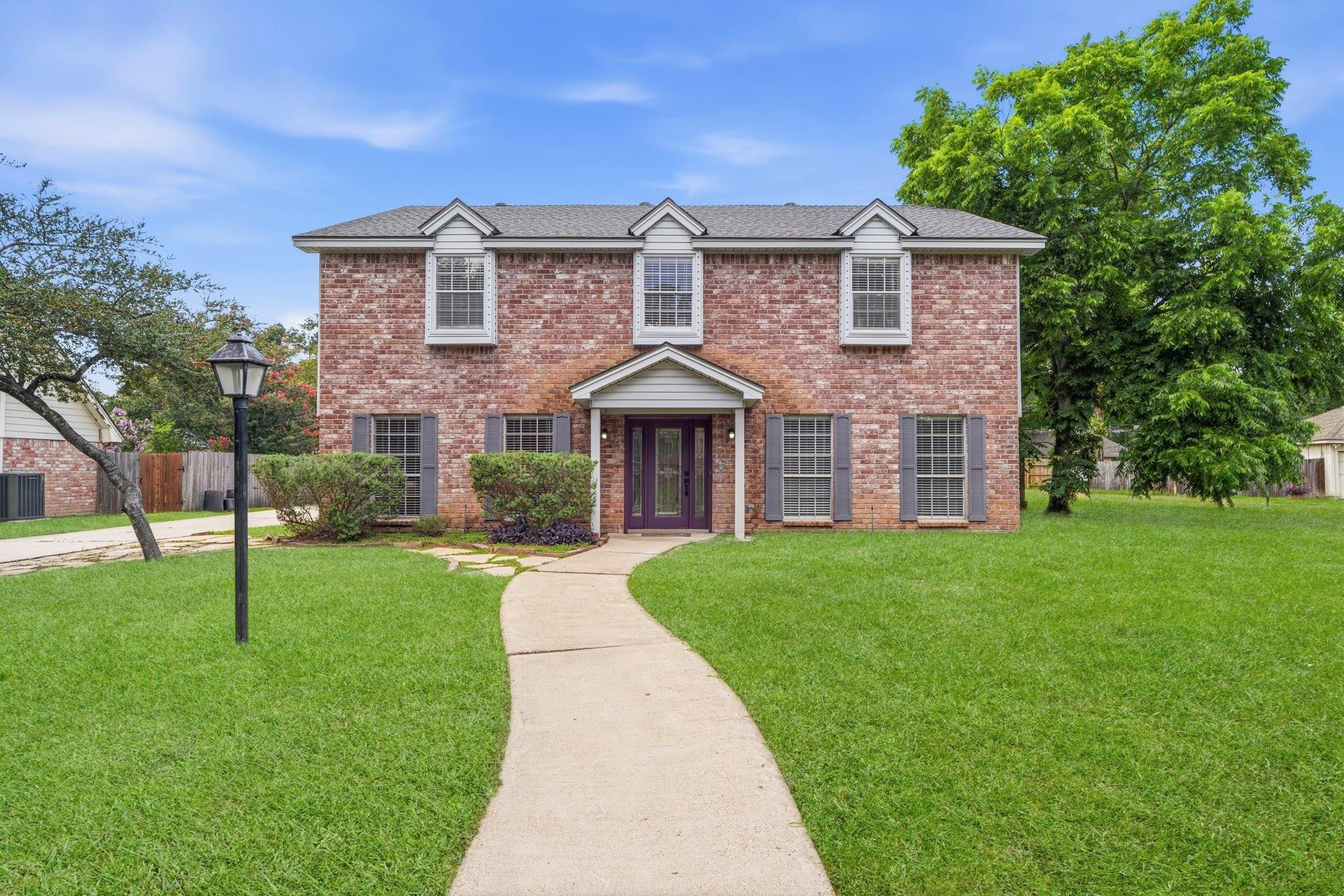 Stillview Dr, Houston, TX 77068