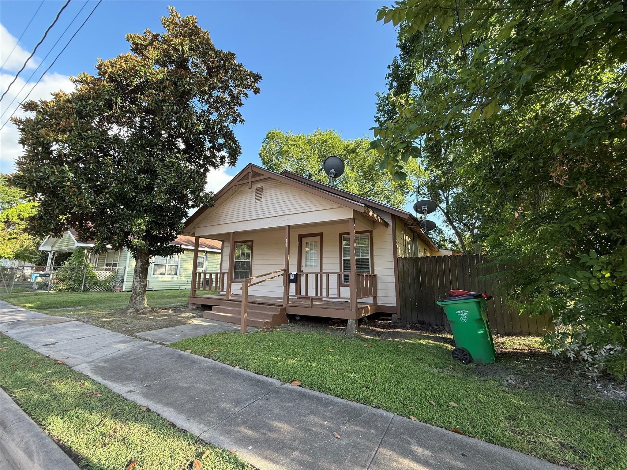 E James St, Baytown, TX 77520