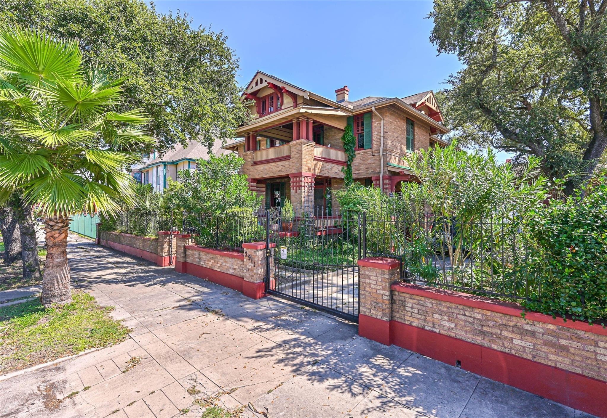 Broadway St, Galveston, TX 77550