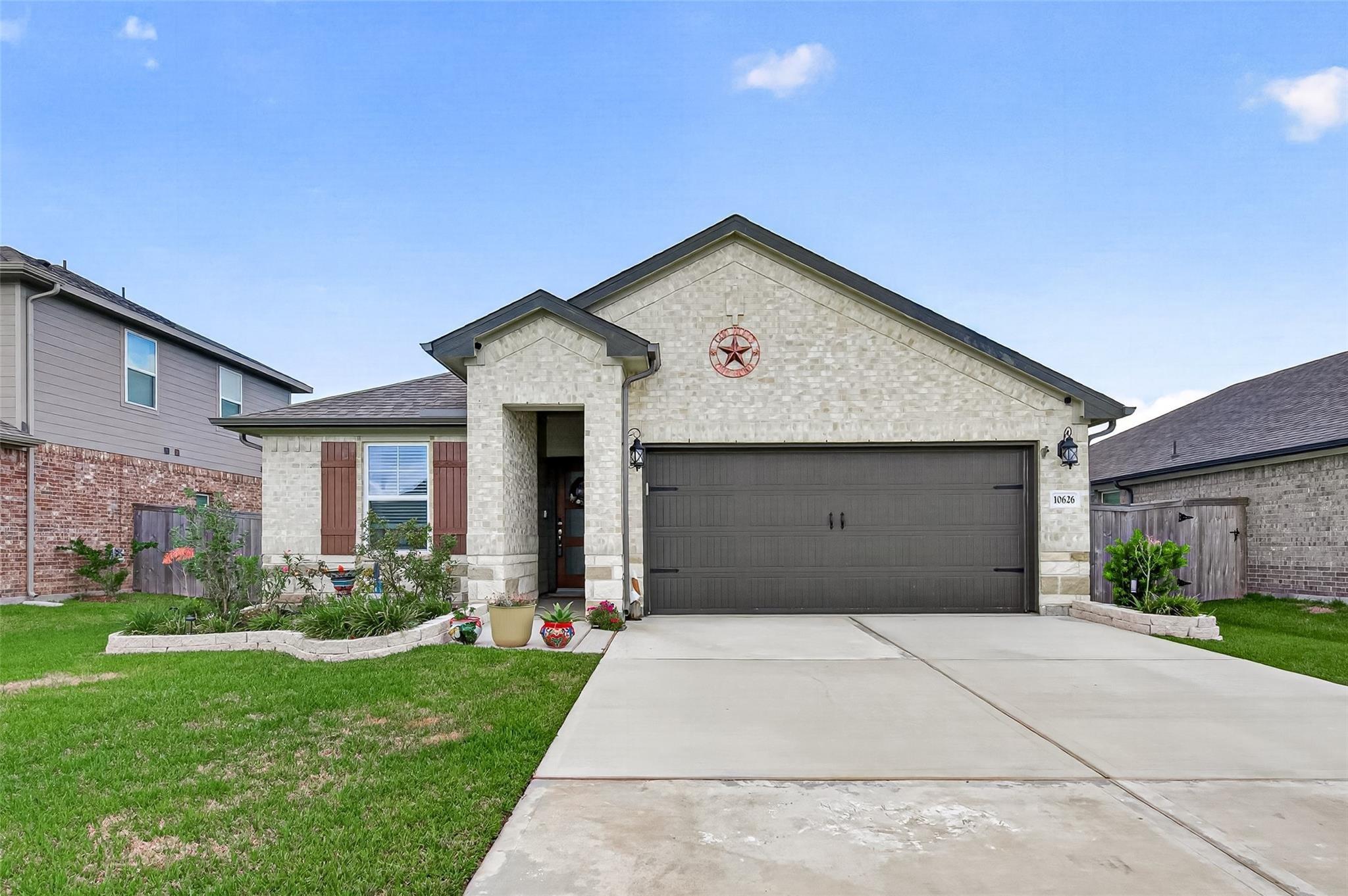 Deussen Ln, Texas City, TX 77591