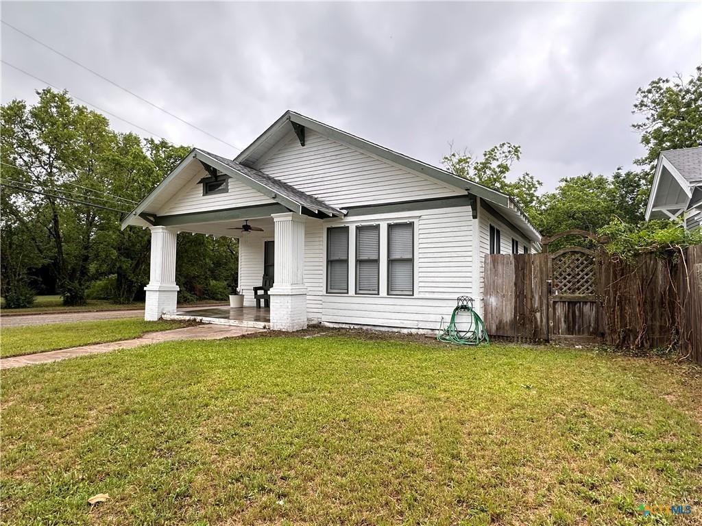 Coke St, Yoakum, TX 77995