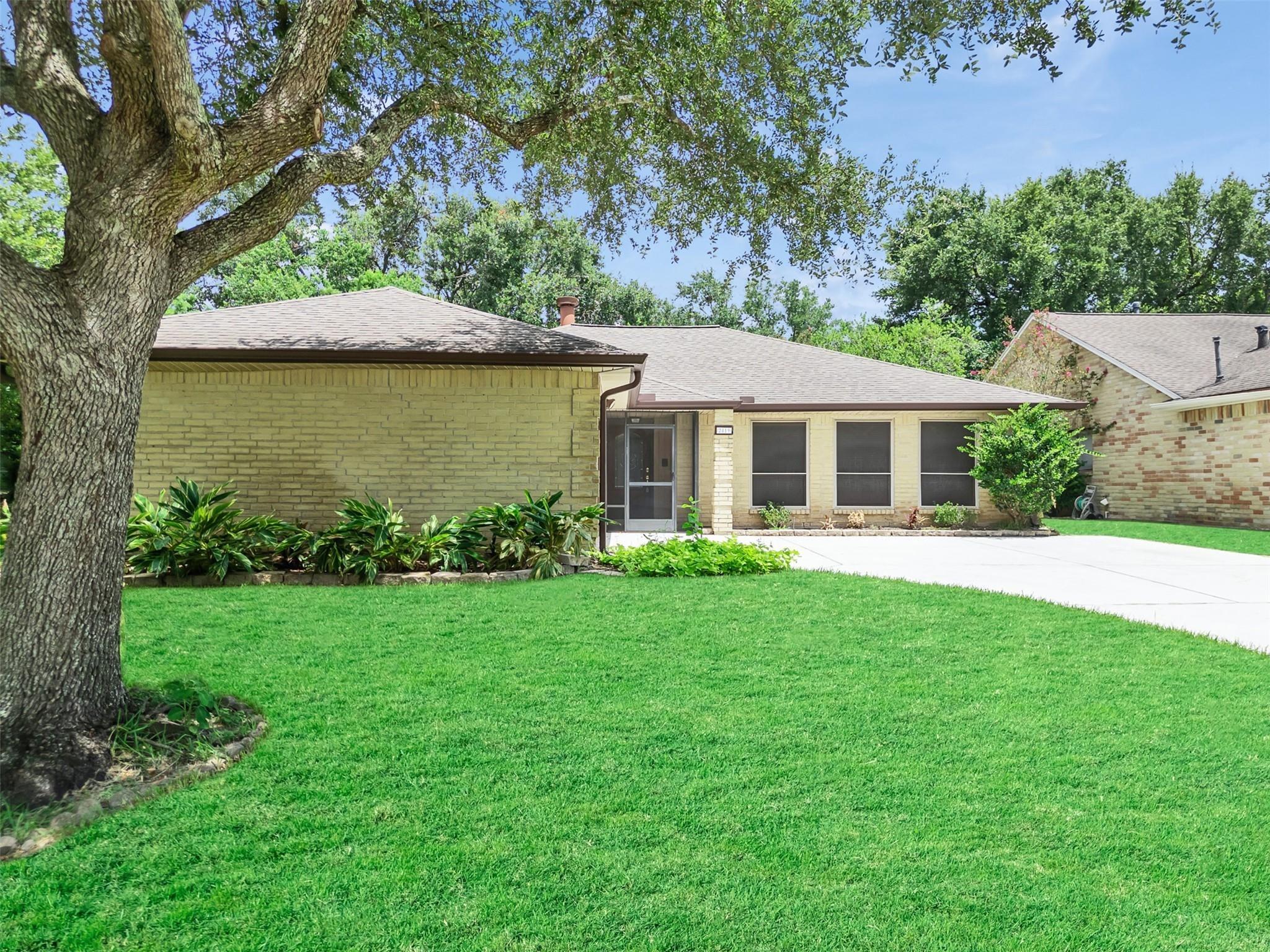 Poplar Creek Ln, Pearland, TX 77584