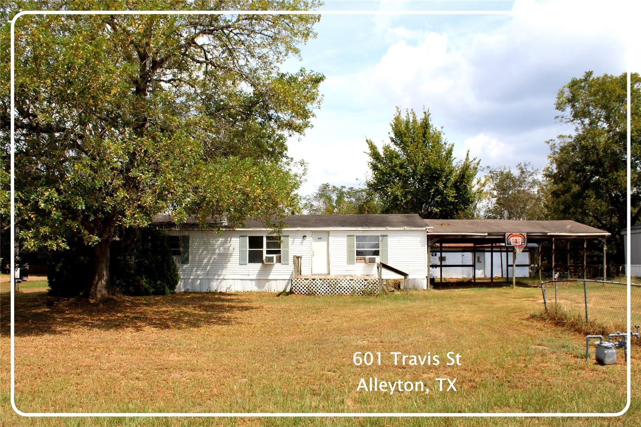 Travis St, Alleyton, TX 78935