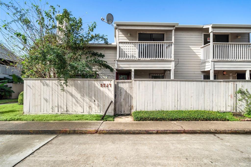 Pagewood Ln, Houston, TX 77063