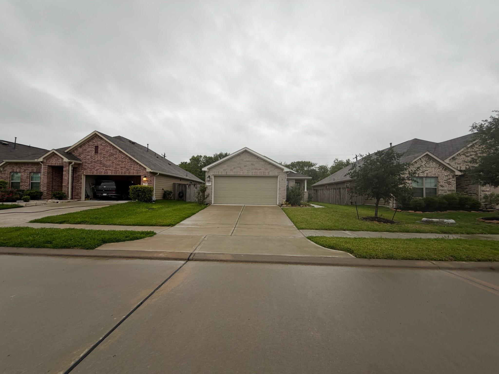 Filly Creek Dr, Alvin, TX 77511
