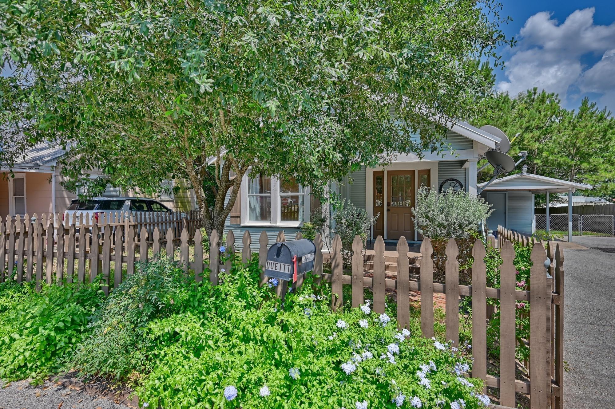 N Harris St, Bellville, TX 77418