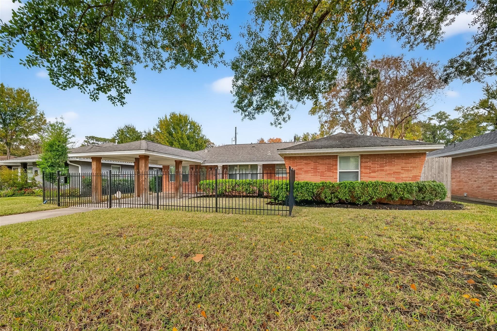 Wakefield Dr, Houston, TX 77018
