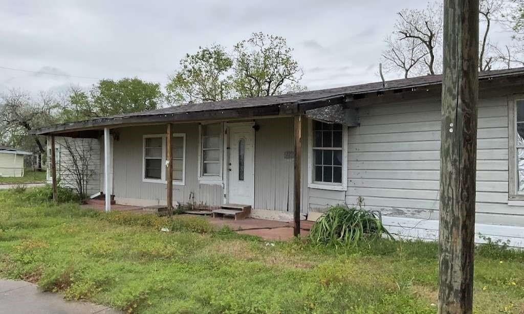 W 10th St, Freeport, TX 77541