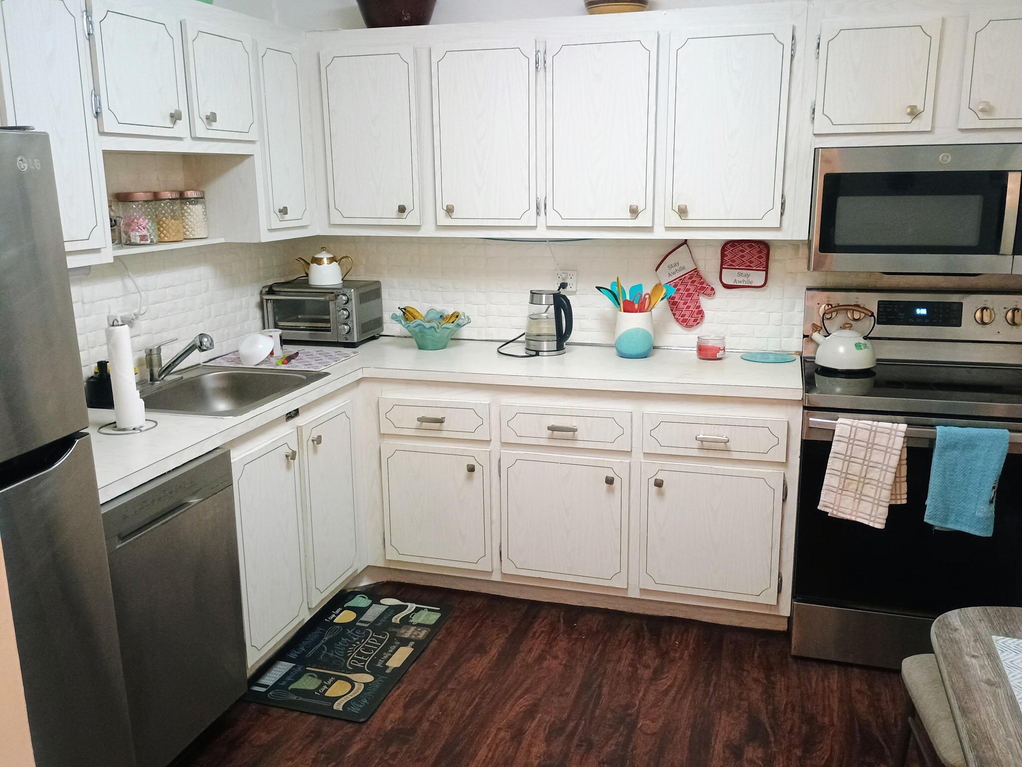Sw 24th St, North Lauderdale, FL 33068