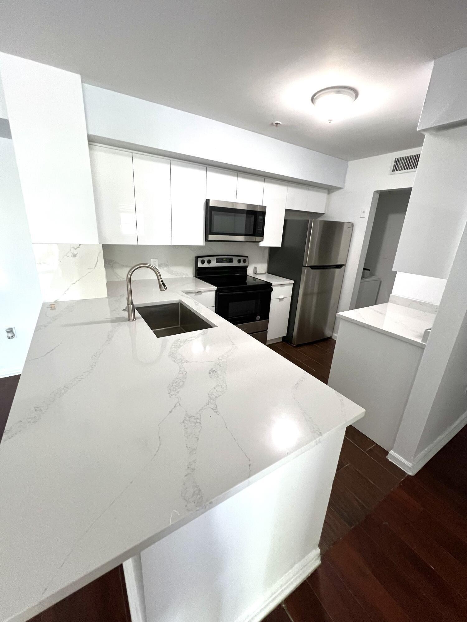 Sonoma Springs Cir, Lake Worth, FL 33463