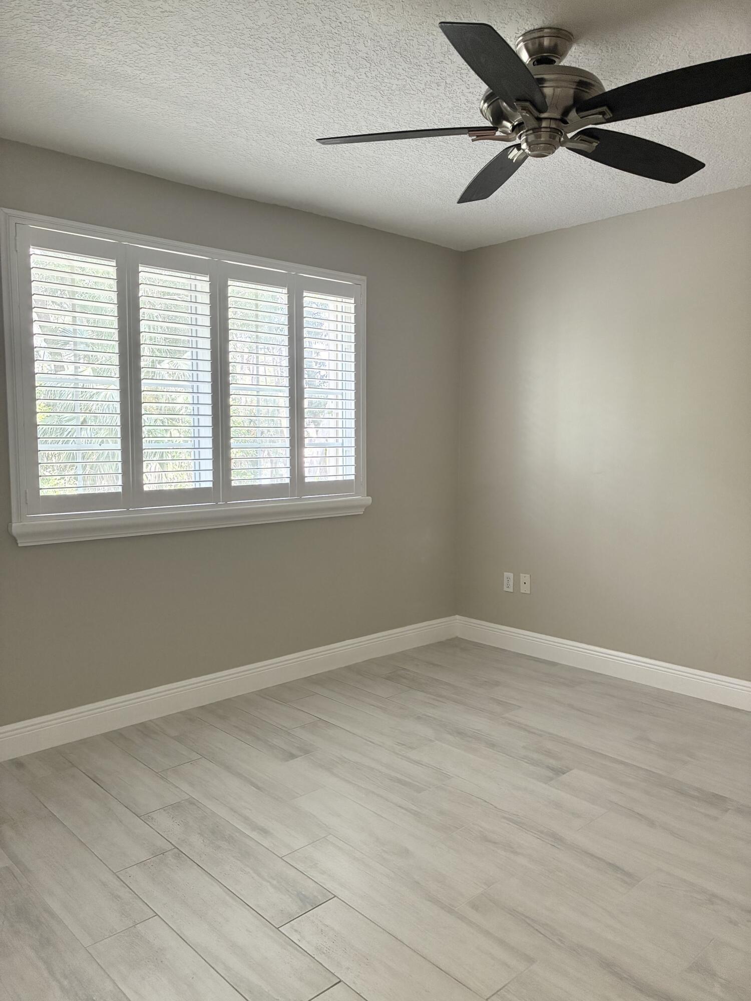 Crestwood Ct S, Royal Palm Beach, FL 33411