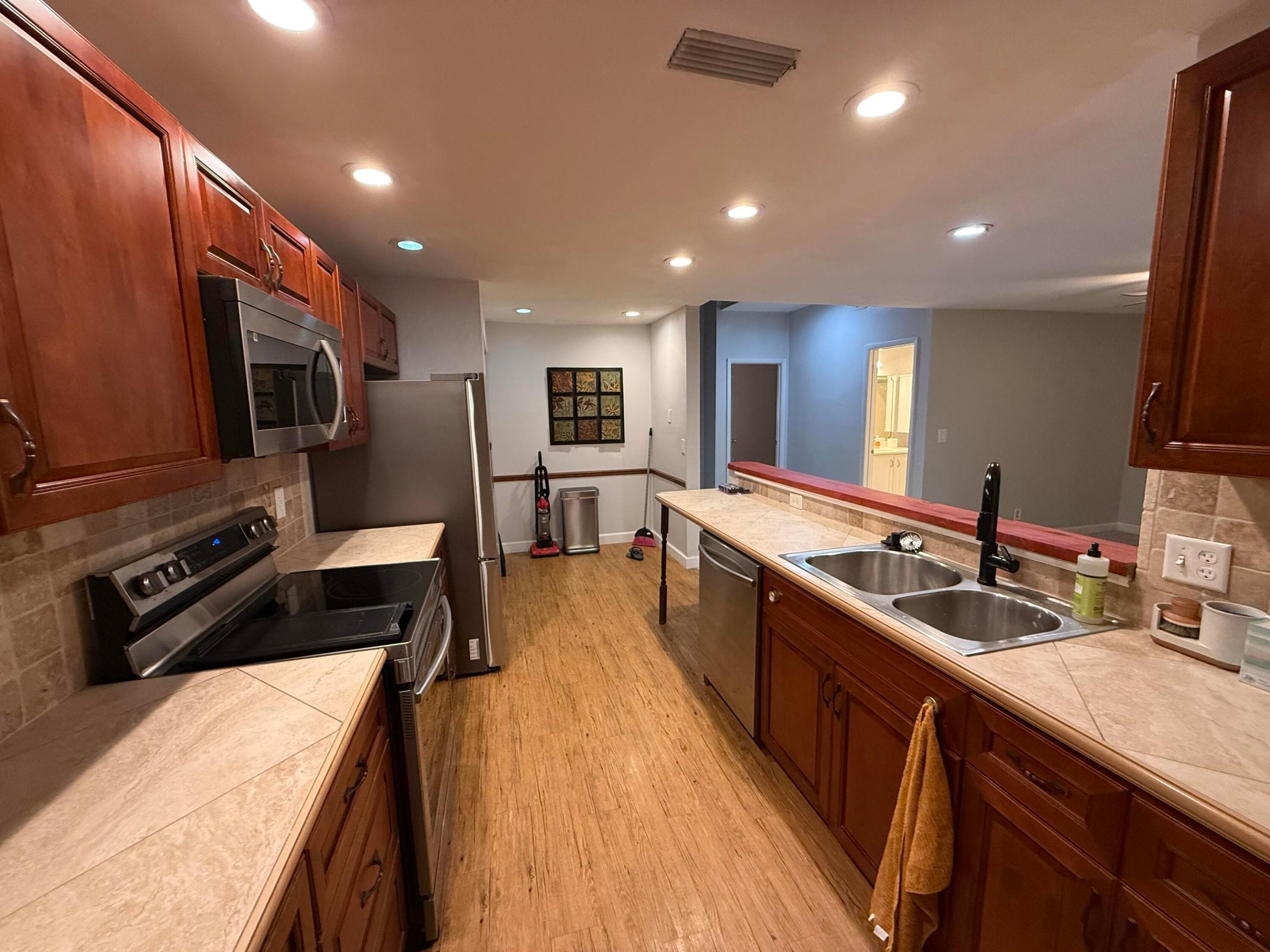 Nw 98th Ter, Pembroke Pines, FL 33024