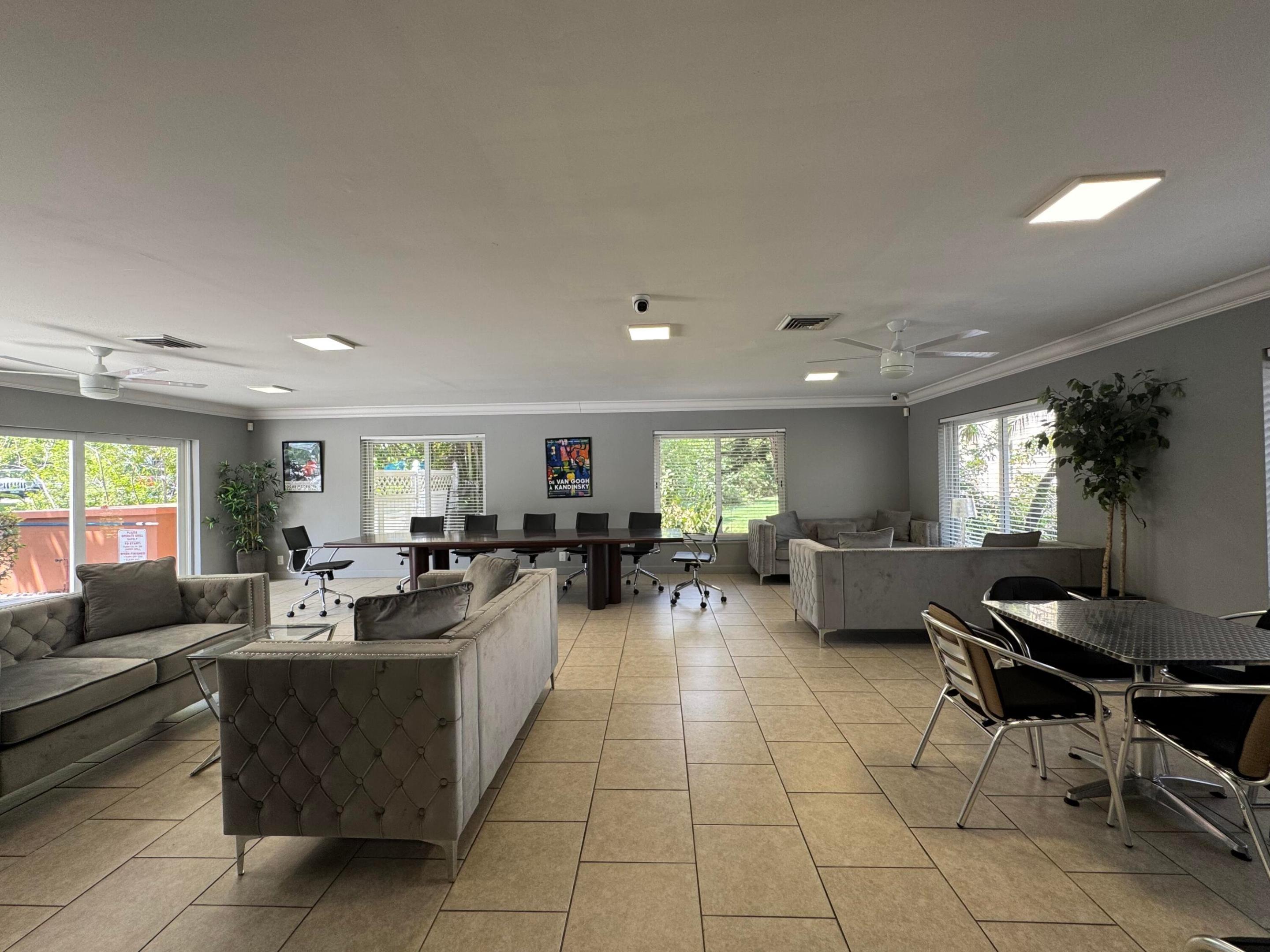 Ne 1st Ter, Wilton Manors, FL 33305