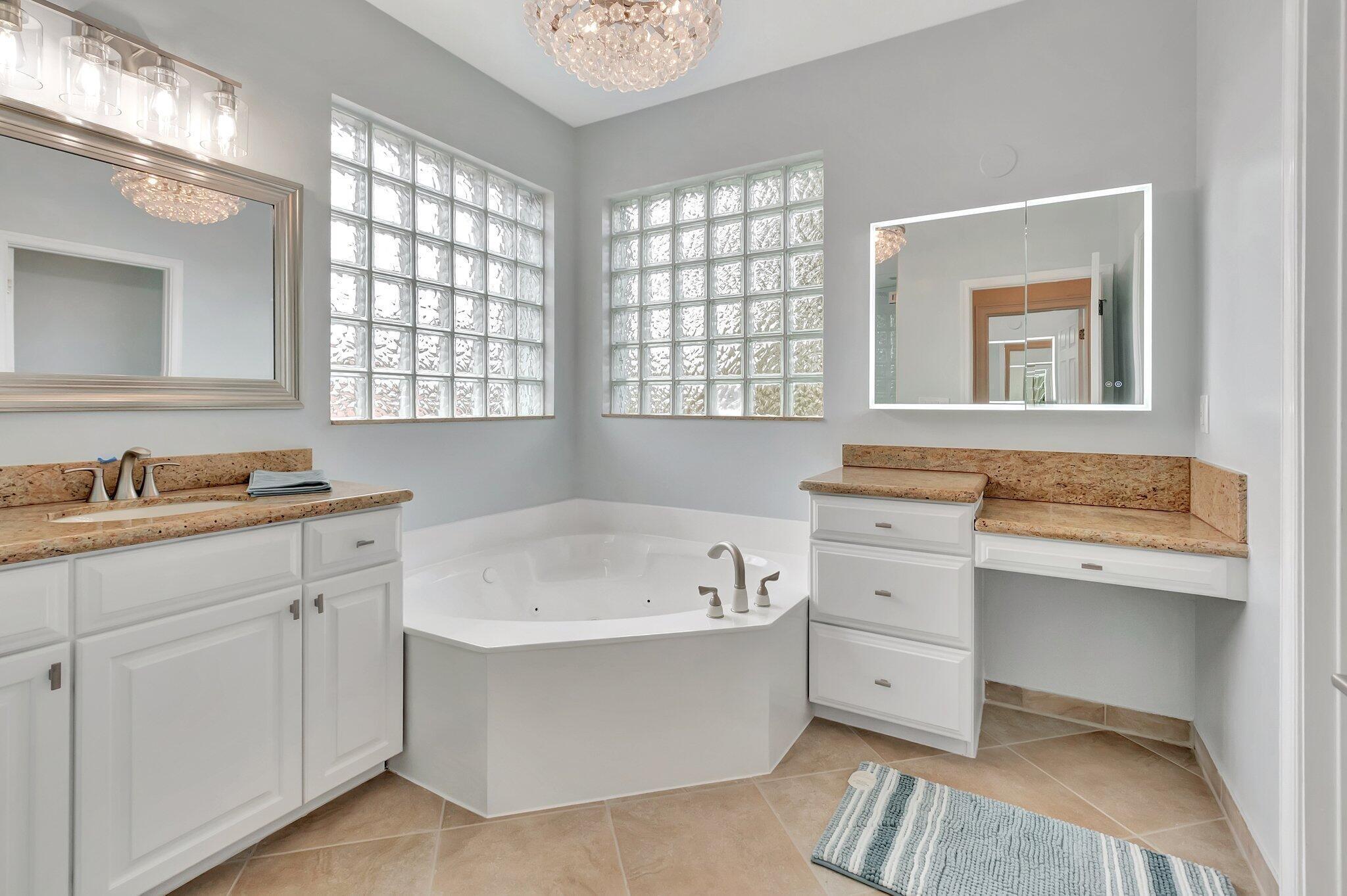 Country Lake Cir, Boynton Beach, FL 33436