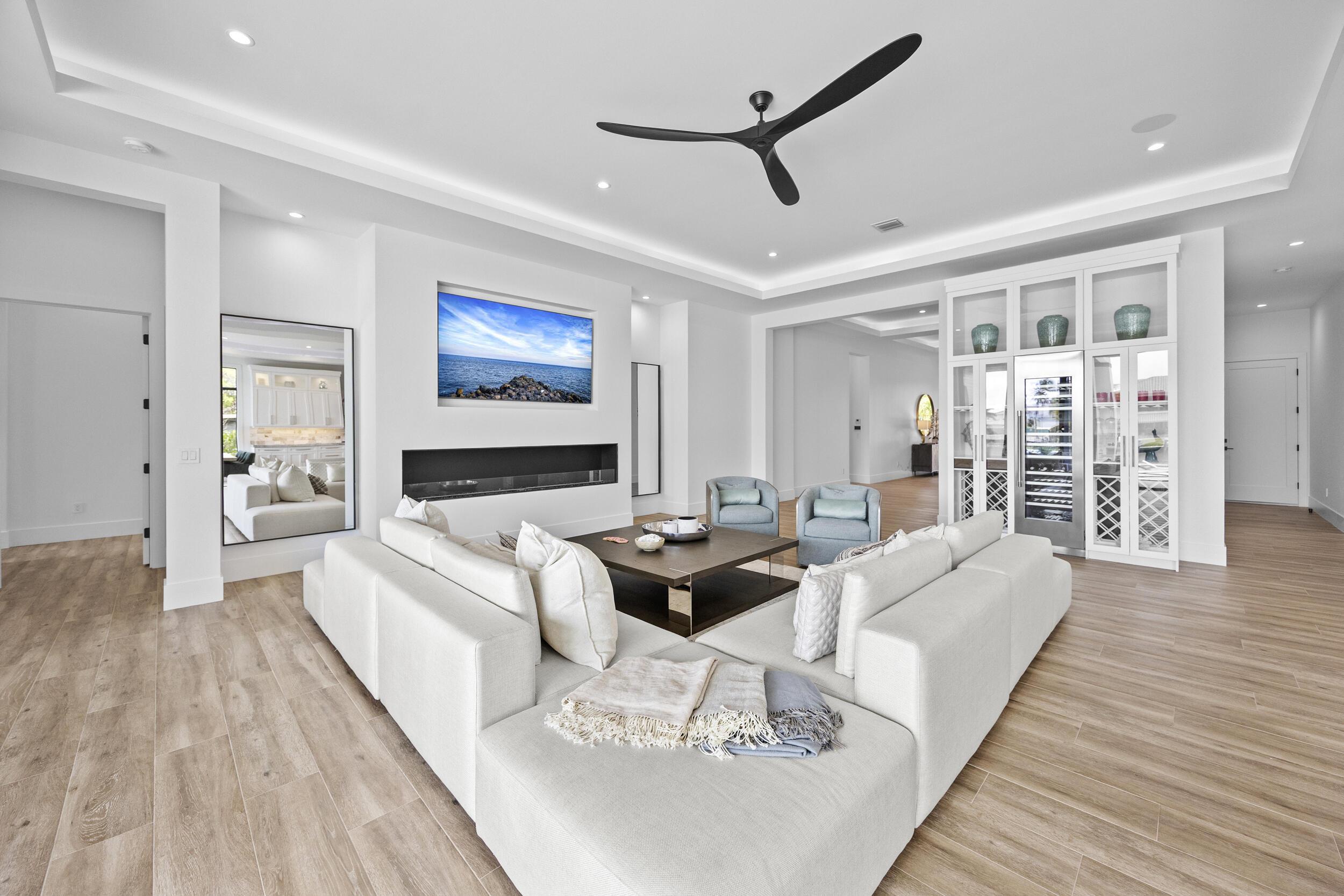 Lagoon Dr, North Palm Beach, FL 33408