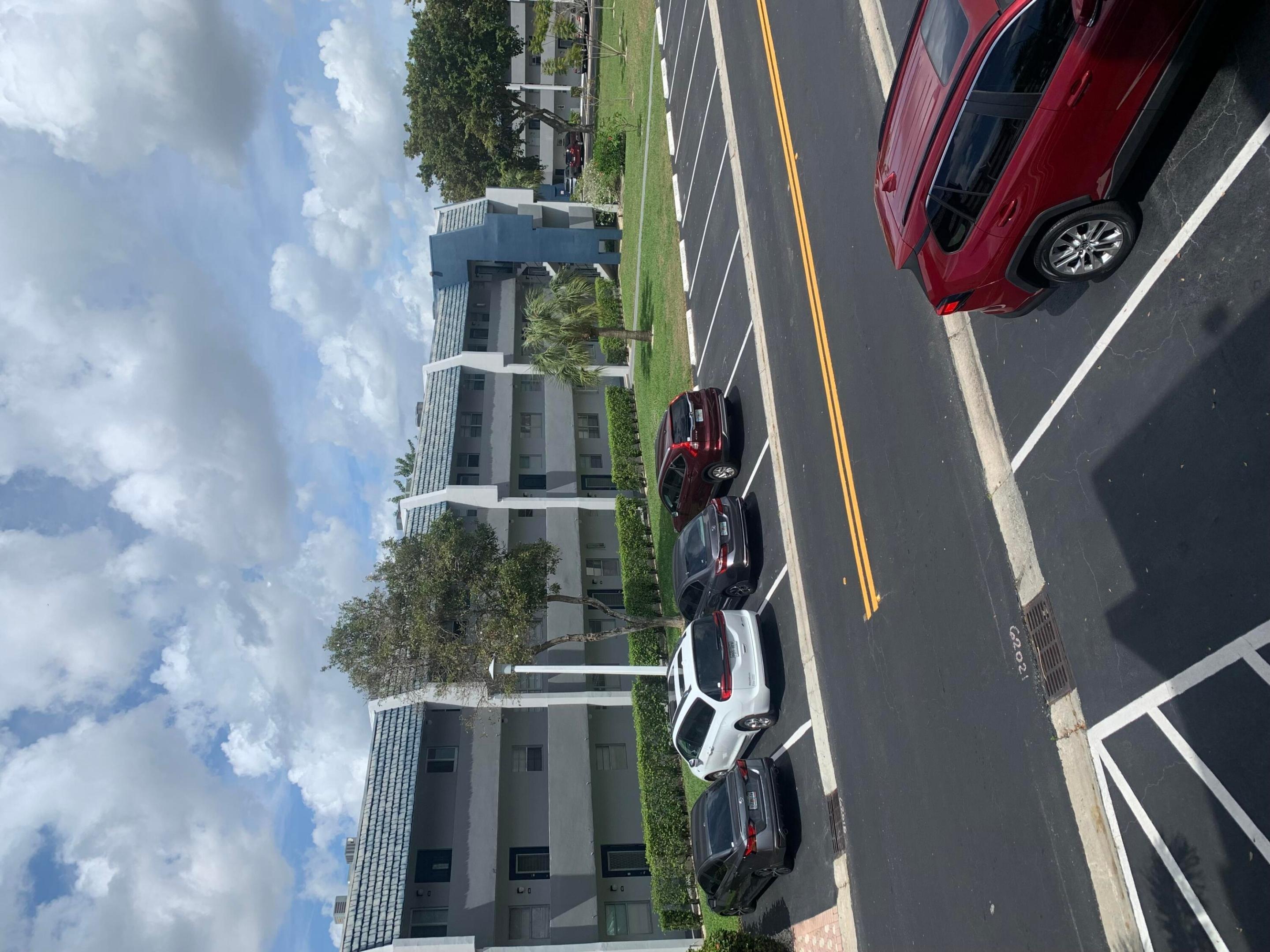 Golf Circle Dr, Margate, FL 33063