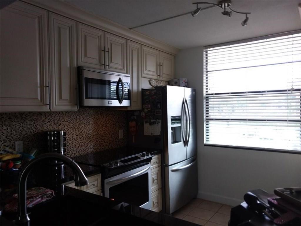 Whitehall Dr, Davie, FL 33324