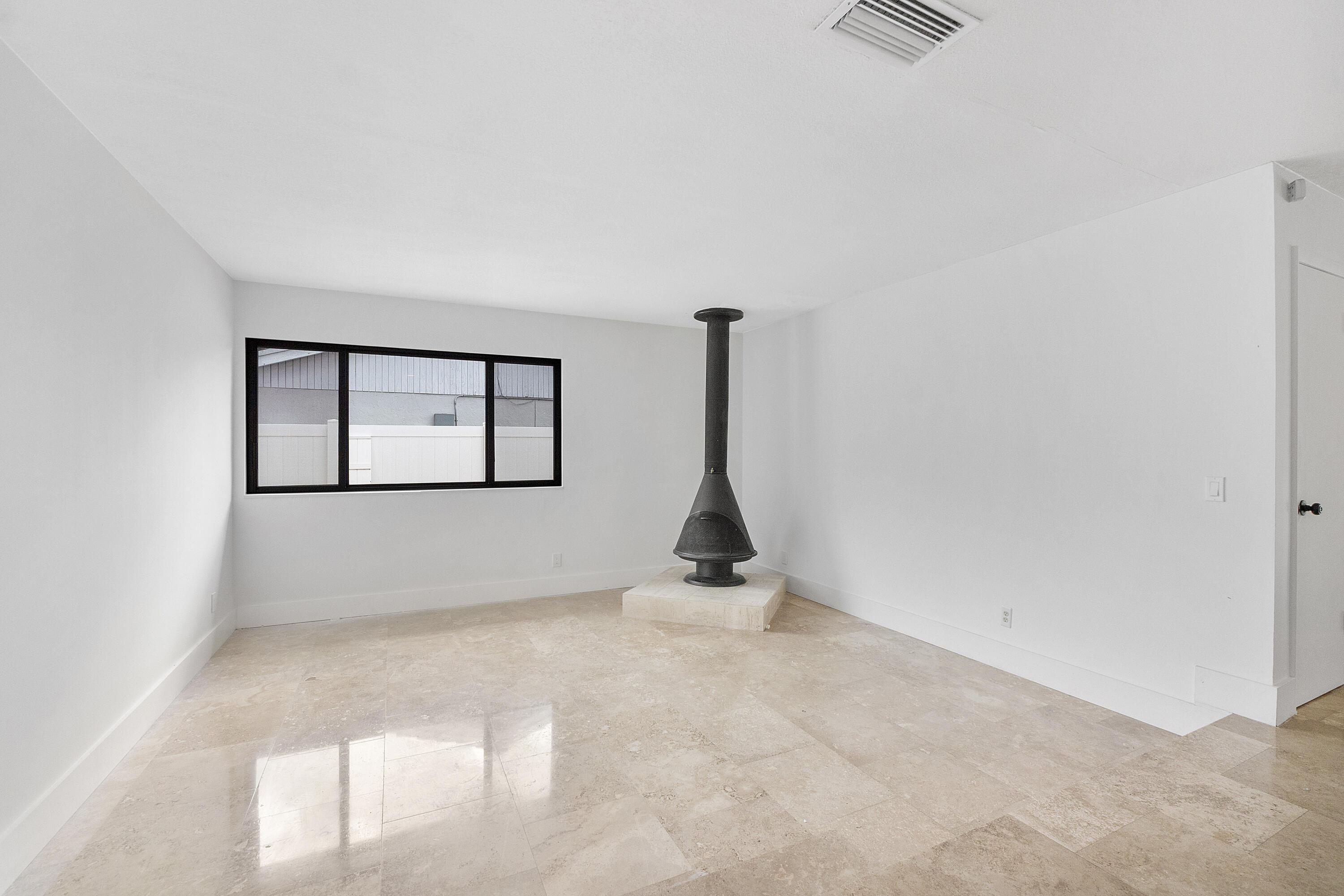 Sailboat Dr, Hollywood, FL 33026
