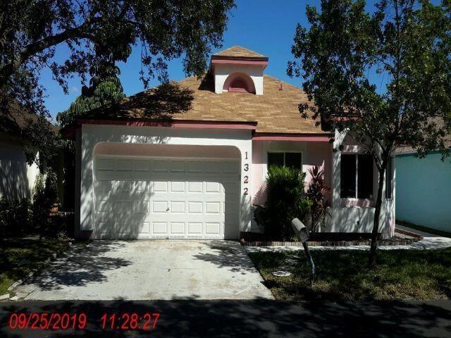 E Glen Oak Rd, North Lauderdale, FL 33068