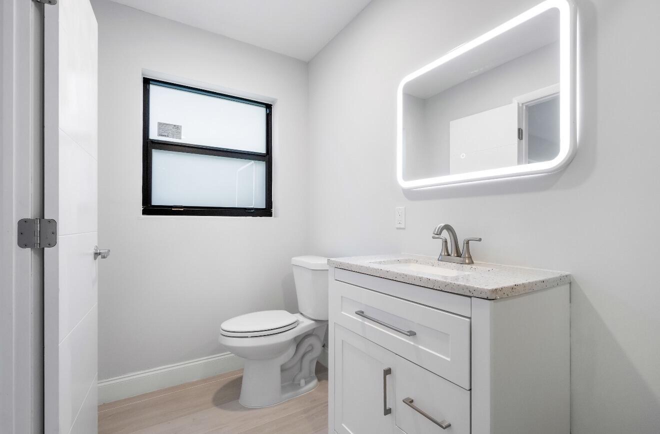 Ne 40th St, Oakland Park, FL 33334