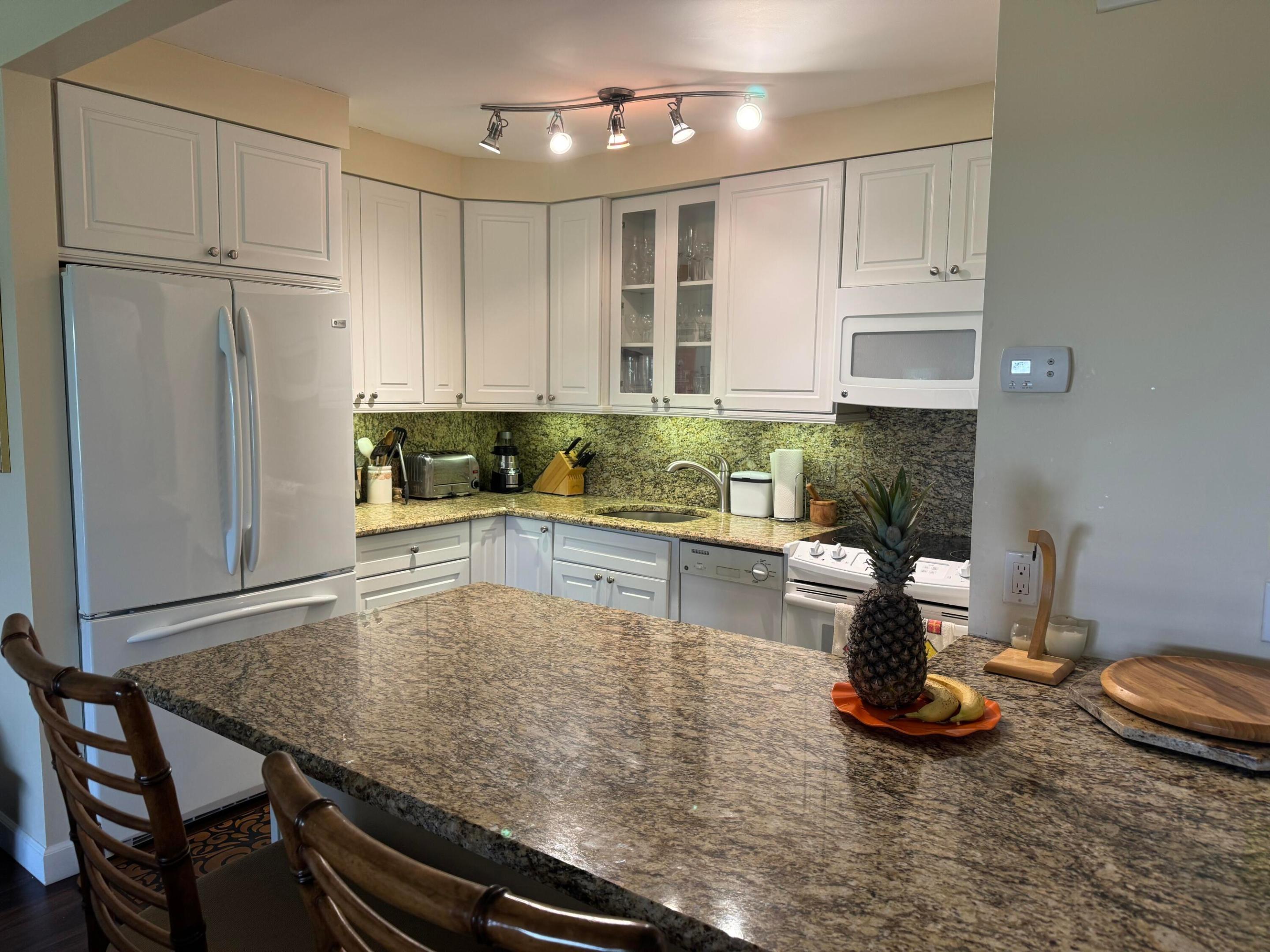 Church Ln, North Palm Beach, FL 33408