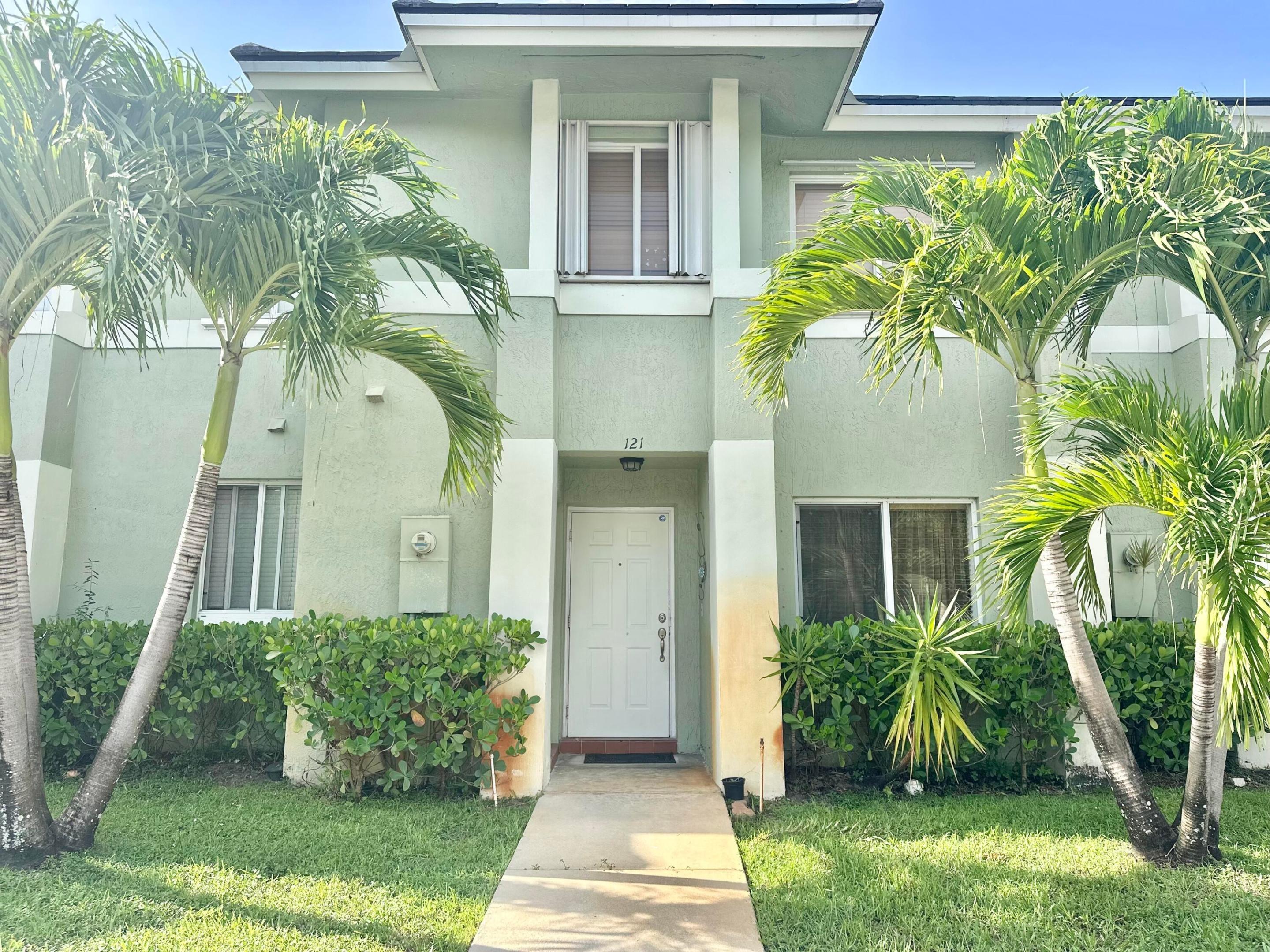 Hidden Court Rd, Hollywood, FL 33023