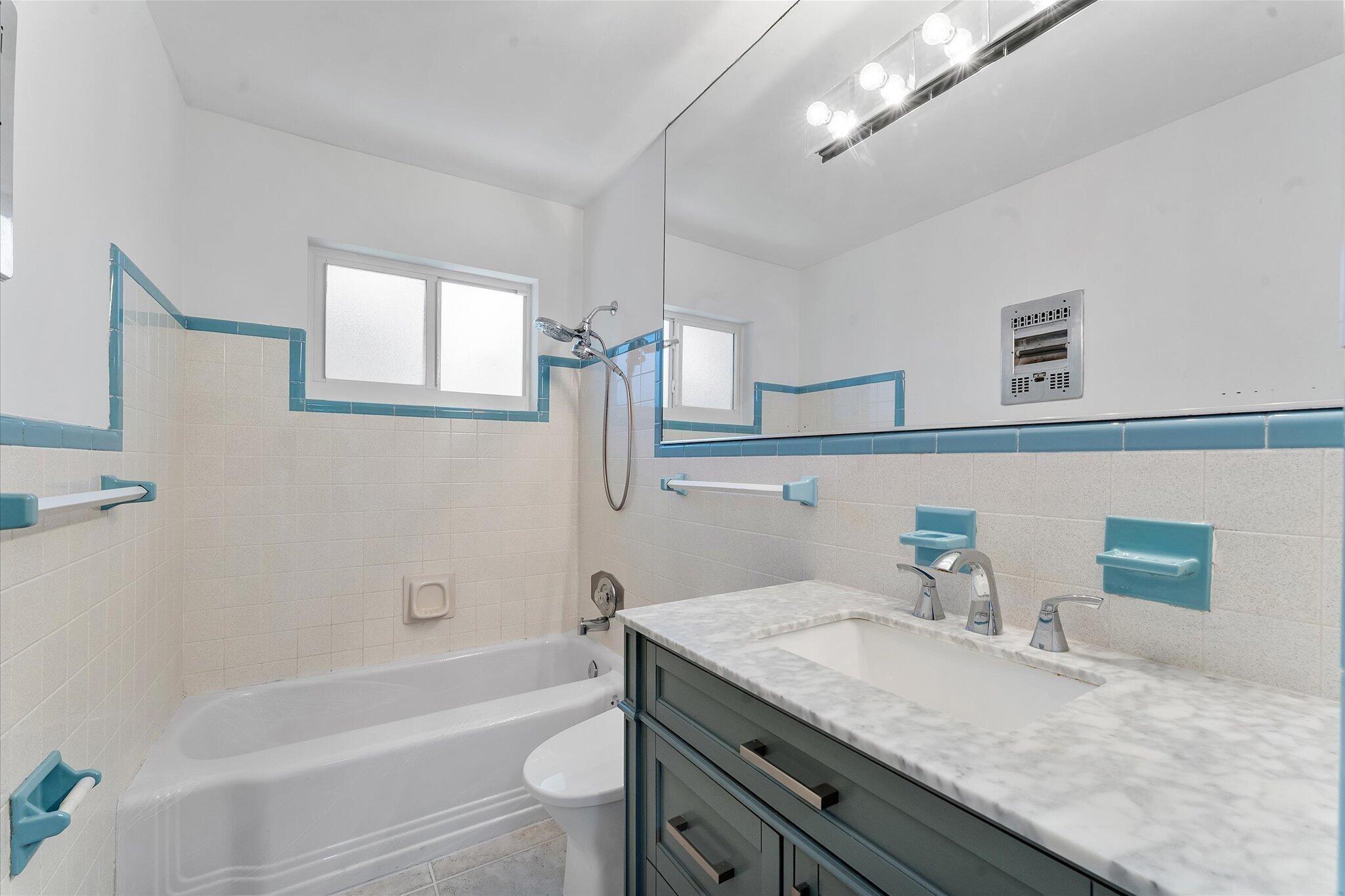 Ne 18th Ter, Fort Lauderdale, FL 33308