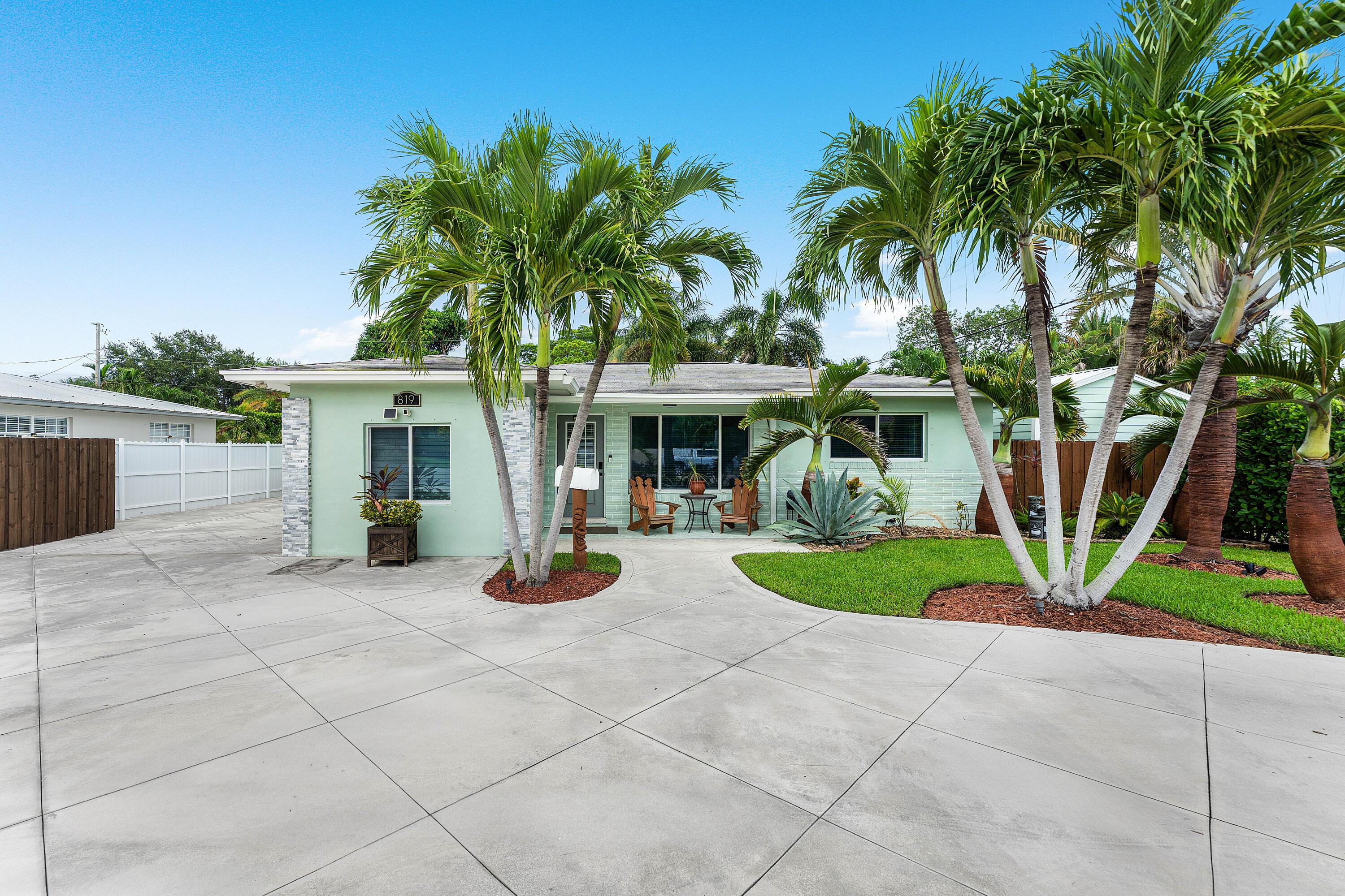 6th St, Lake Park, FL 33403