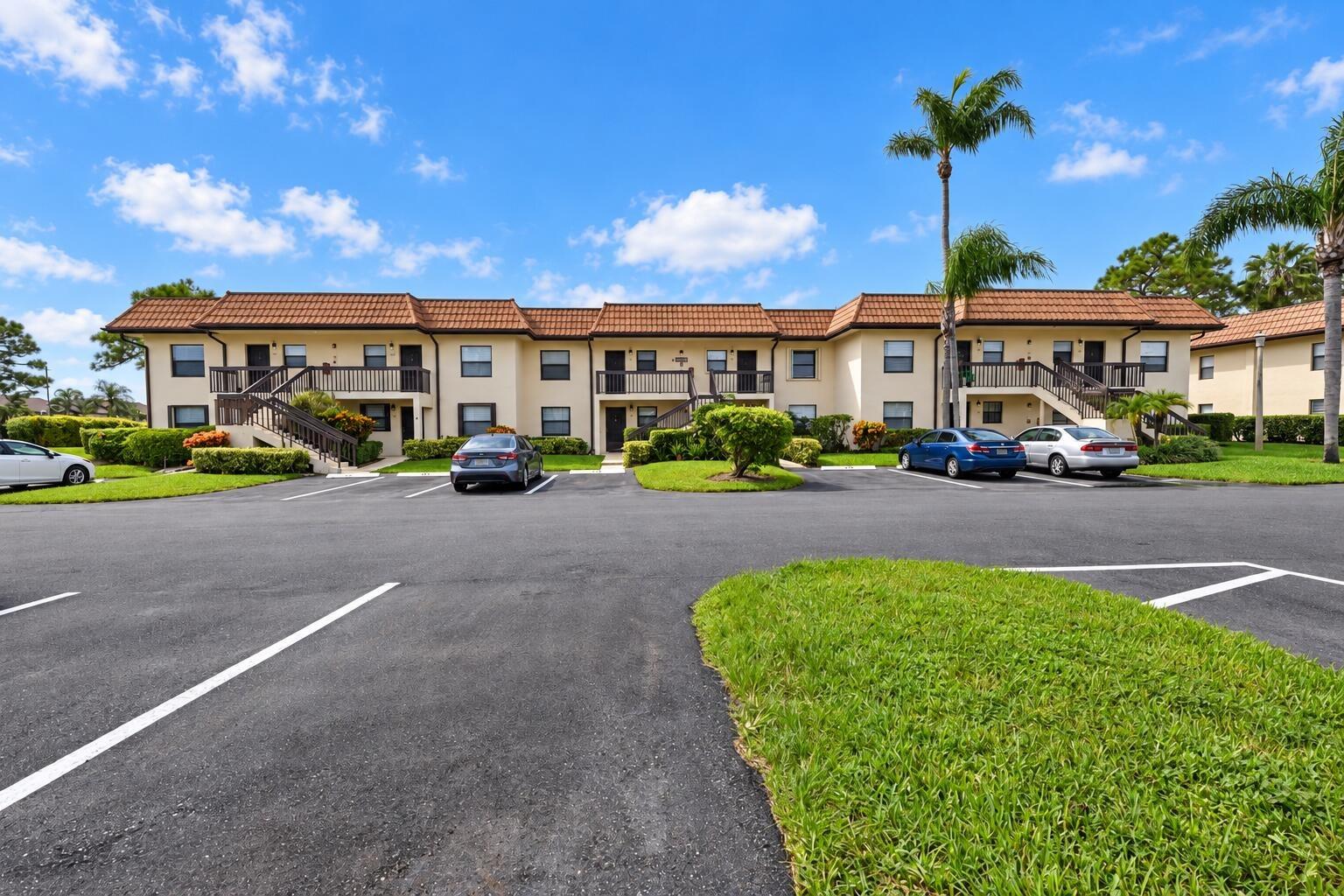 Golf Colony Ct, Lake Worth, FL 33467