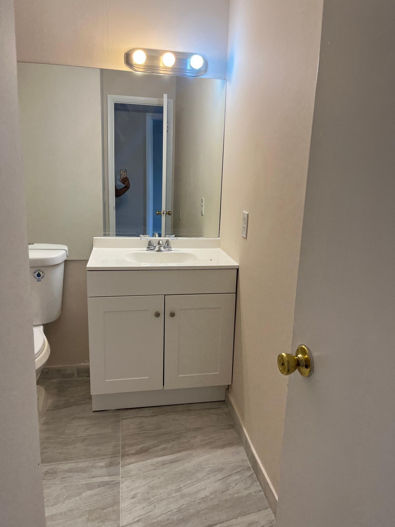 Nw 24th Ct, Lauderdale Lakes, FL 33313