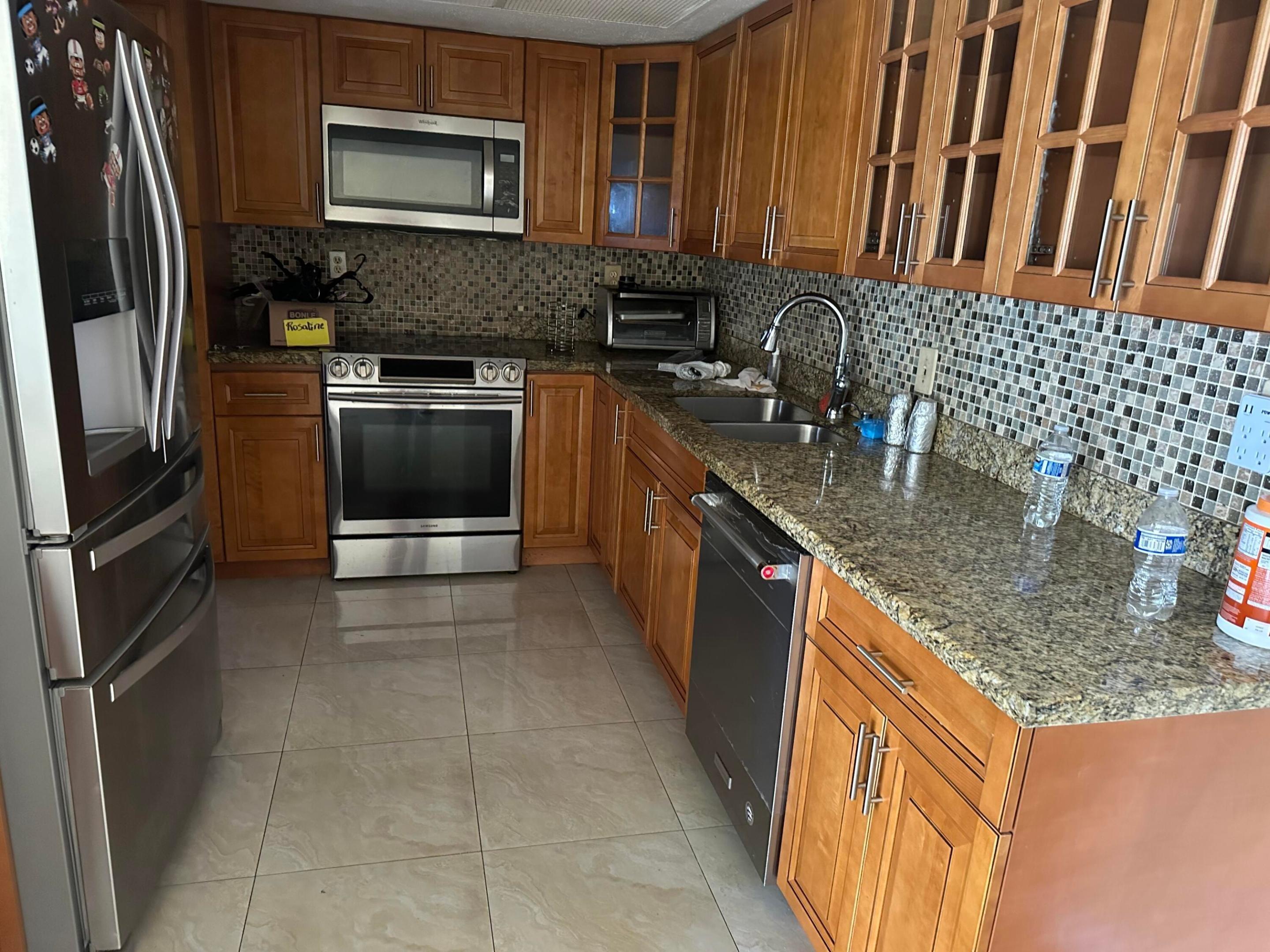 Nw 42nd St, Lauderdale Lakes, FL 33319