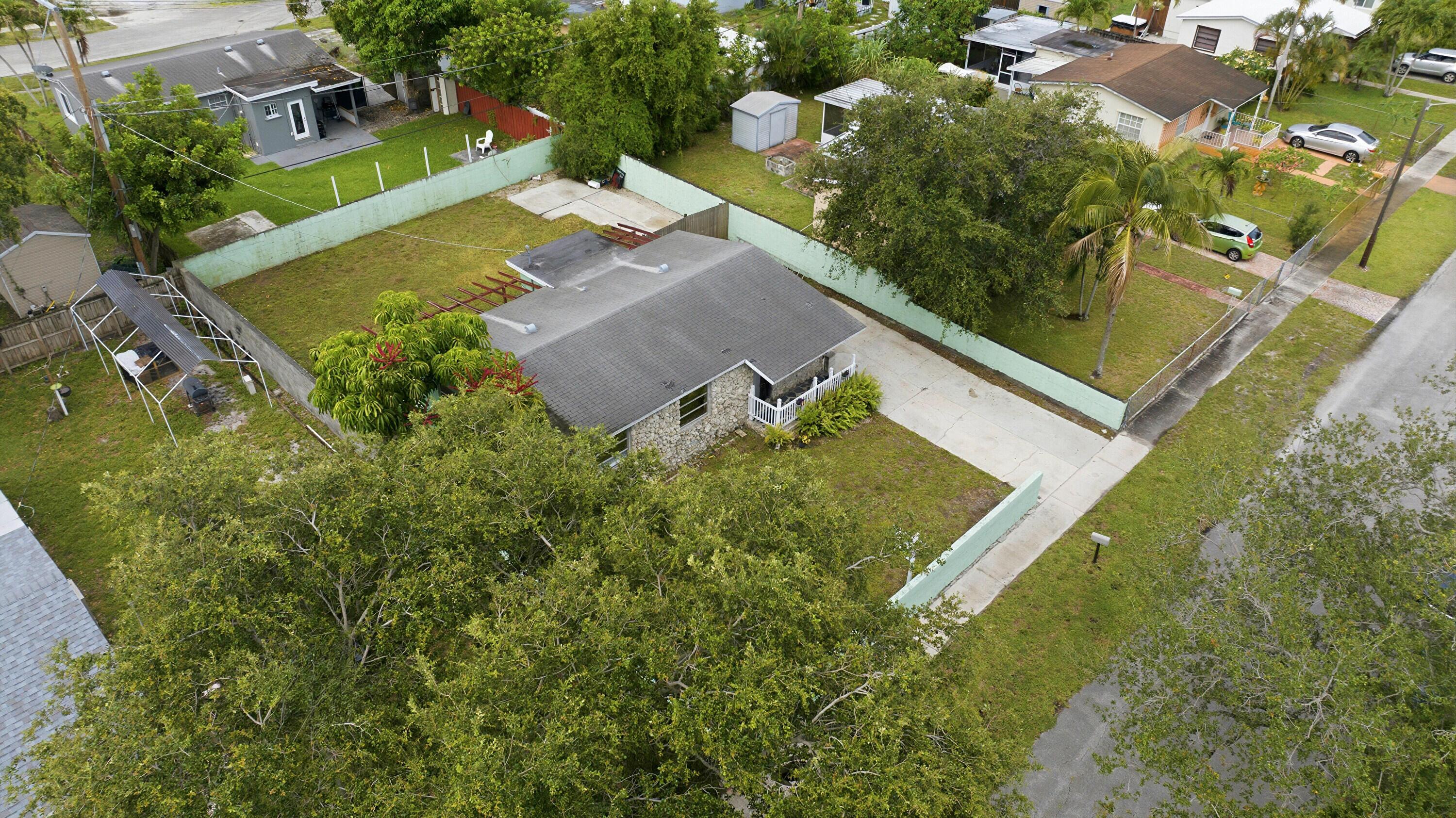 Oak St, Hollywood, FL 33024