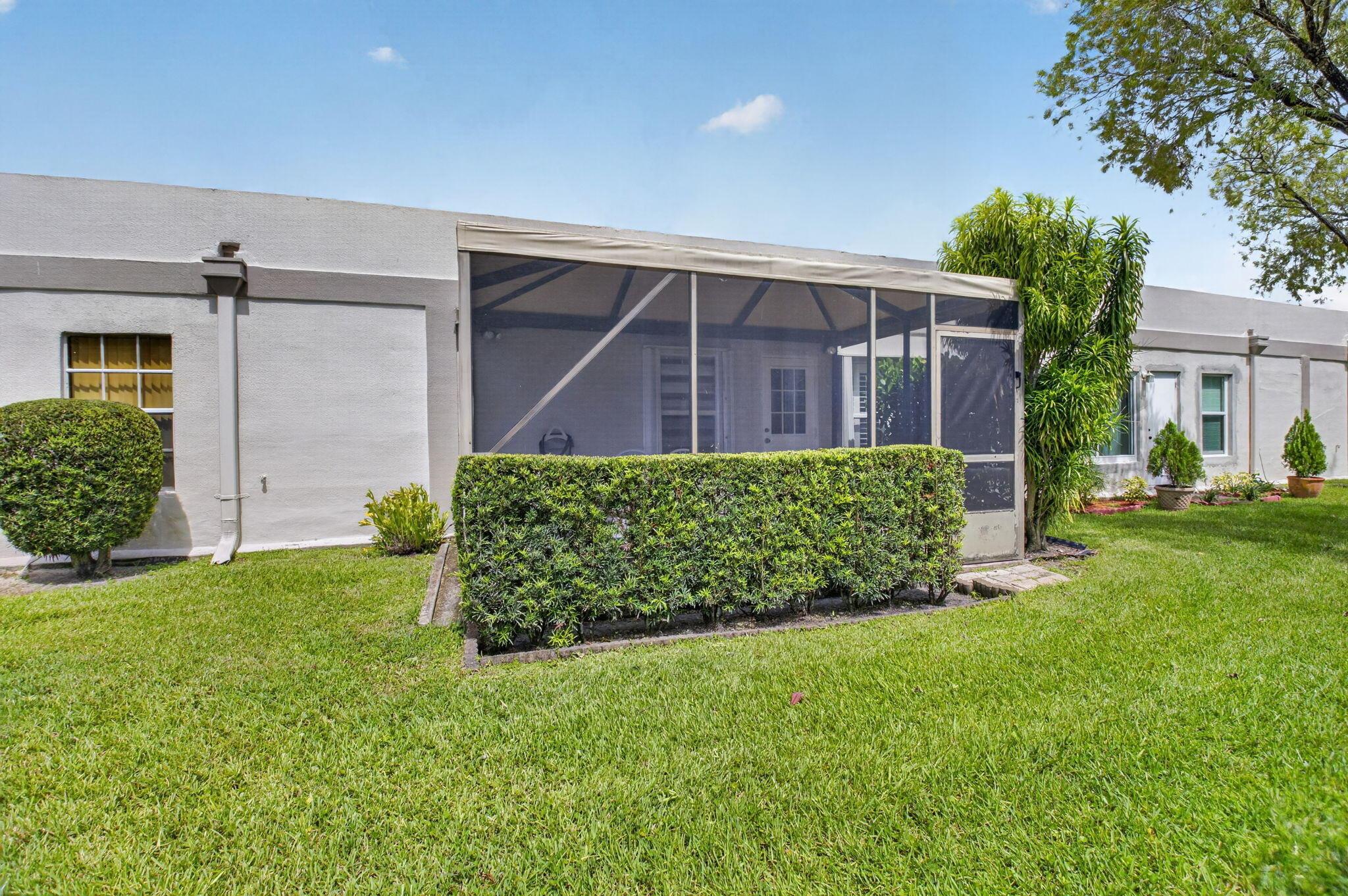Stewart Cir, Boca Raton, FL 33496