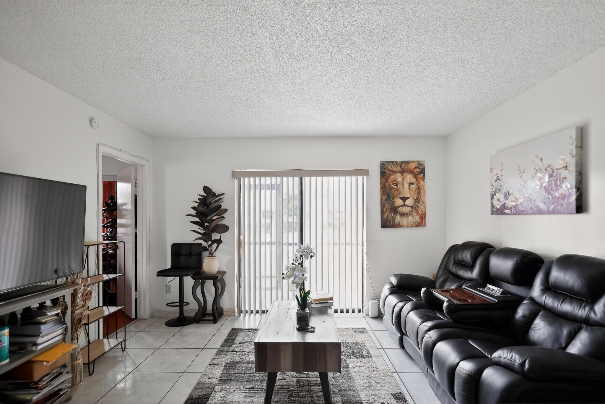 Ne 8th Ct, Miami, FL 33179