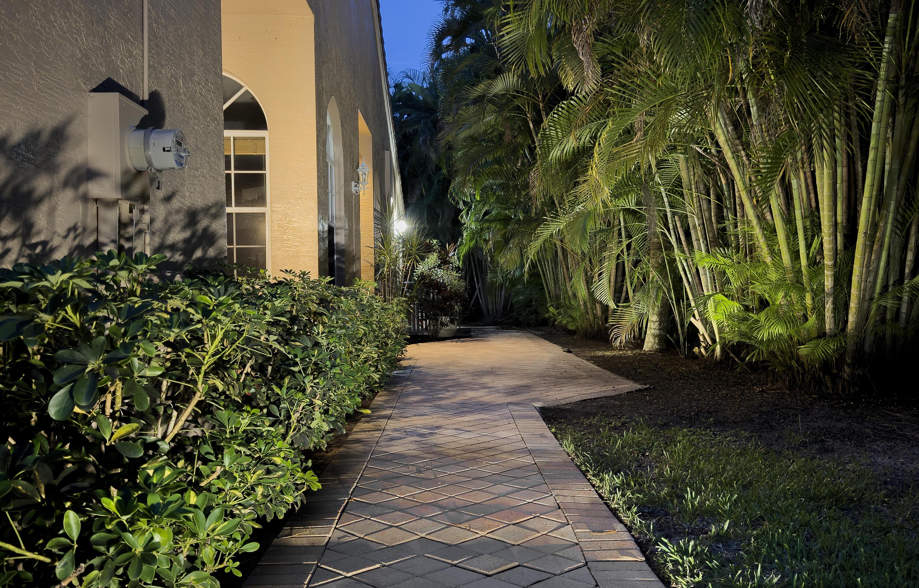 Carlton Golf Dr, Lake Worth, FL 33449