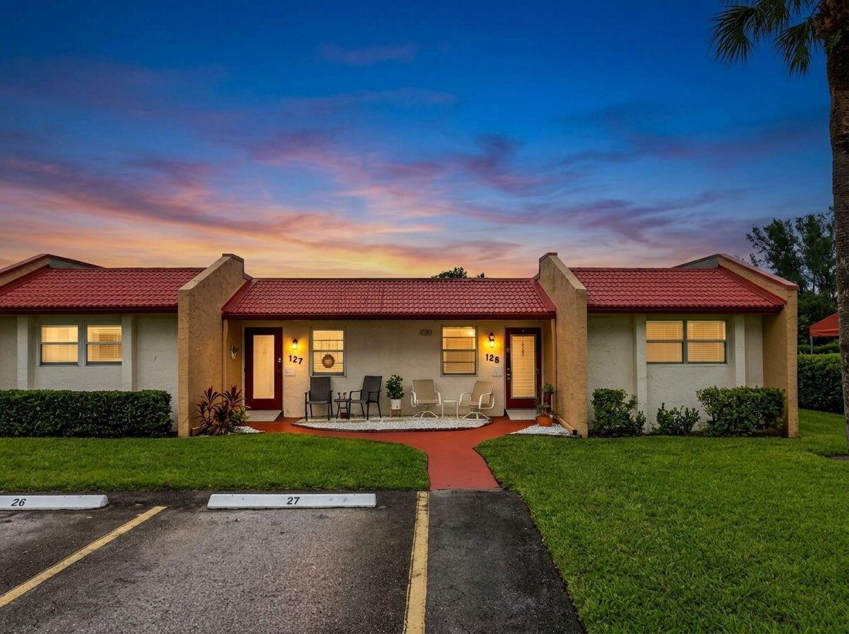 Lake Anne Dr, West Palm Beach, FL 33411