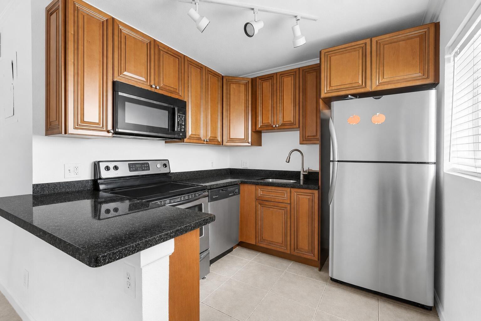 Ne 8th Ave, Wilton Manors, FL 33334