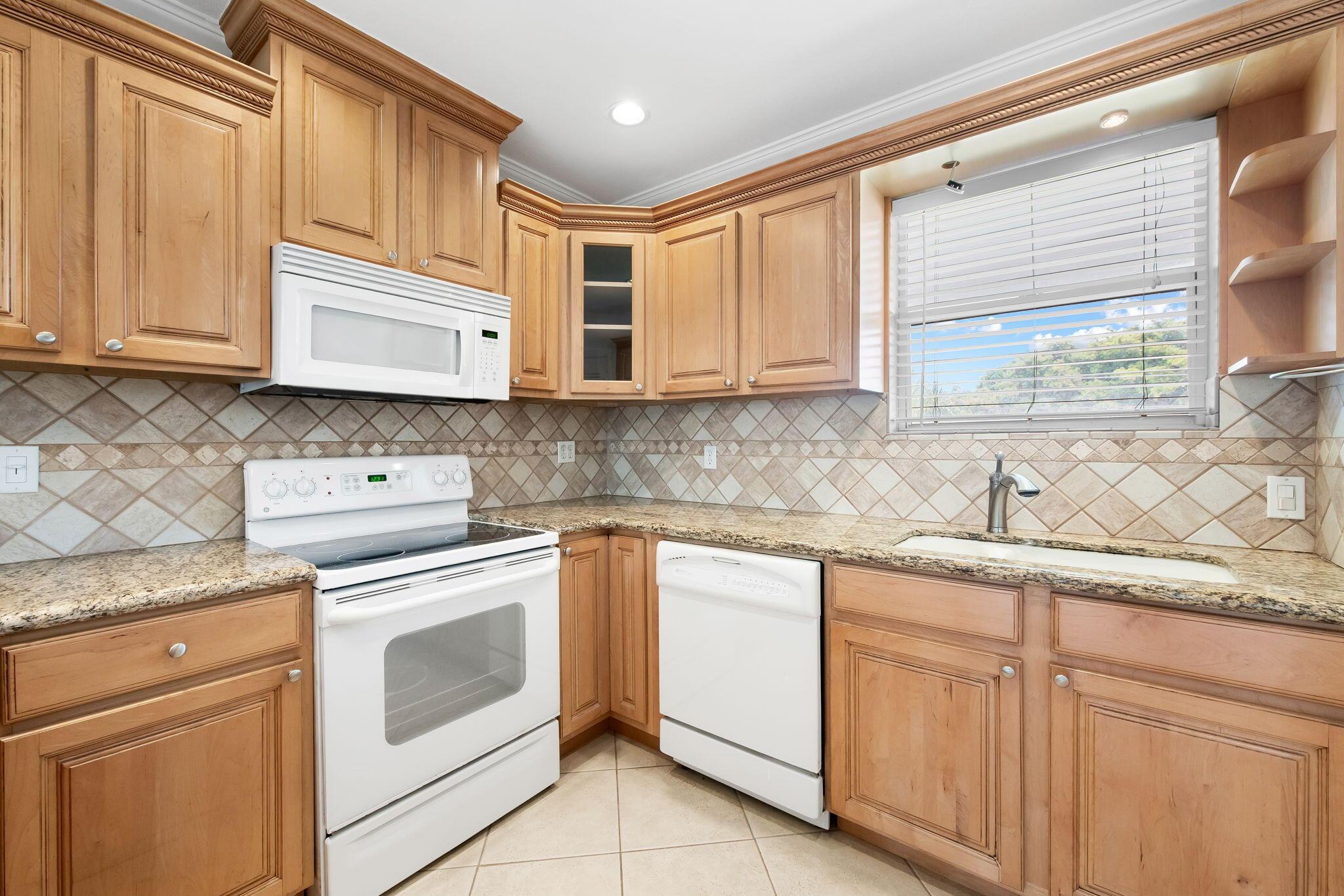 Ne 28th Ave, Lighthouse Point, FL 33064