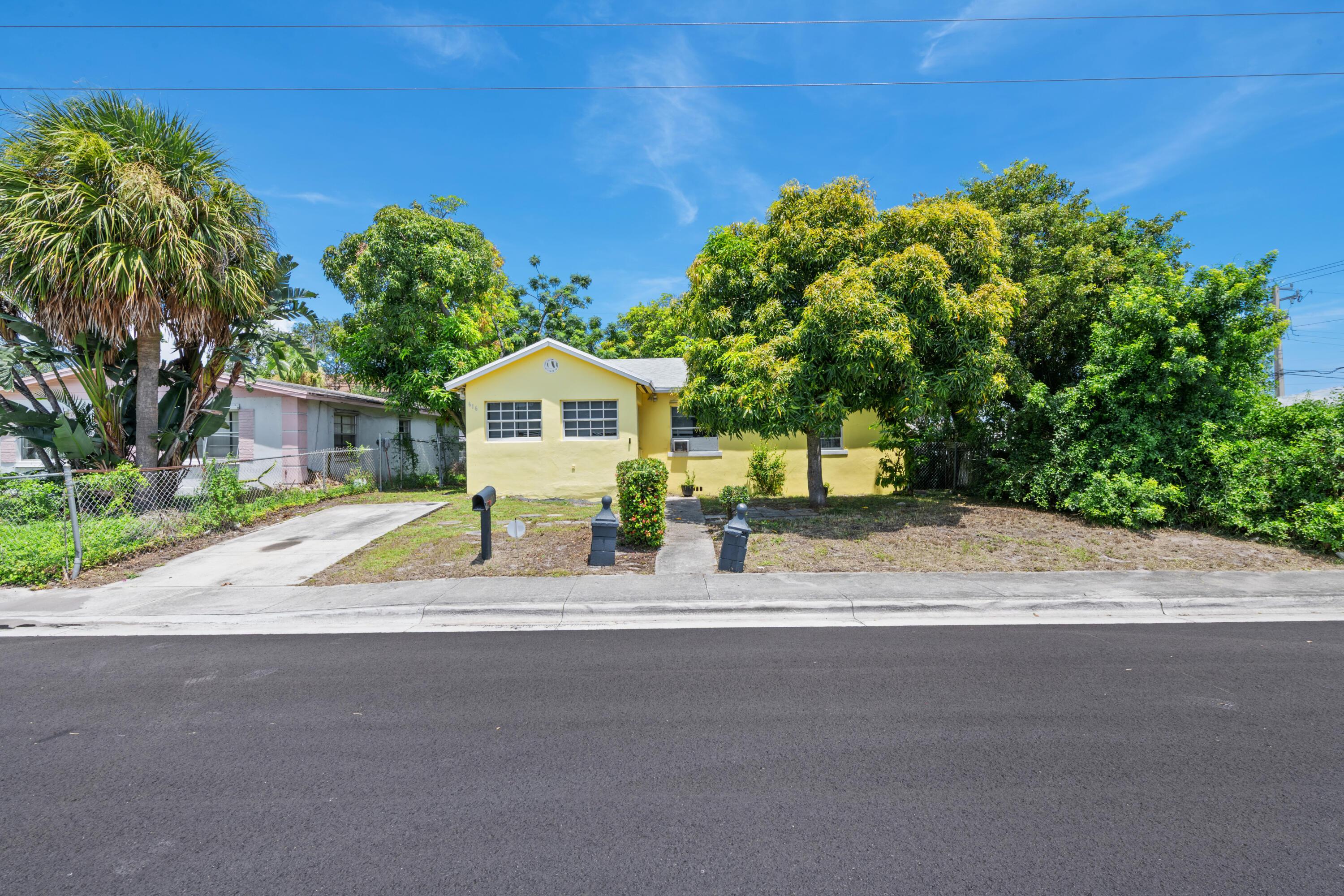 W 5th St, Riviera Beach, FL 33404