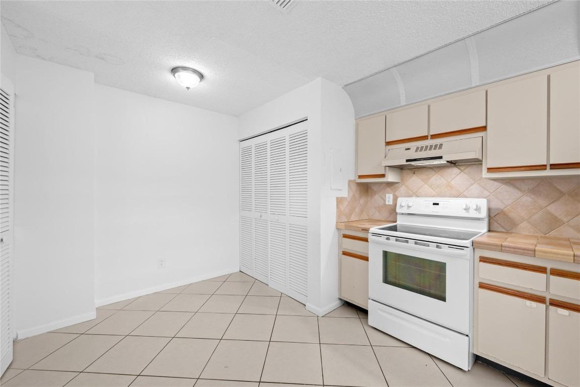 Nw 95th Ter, Sunrise, FL 33351