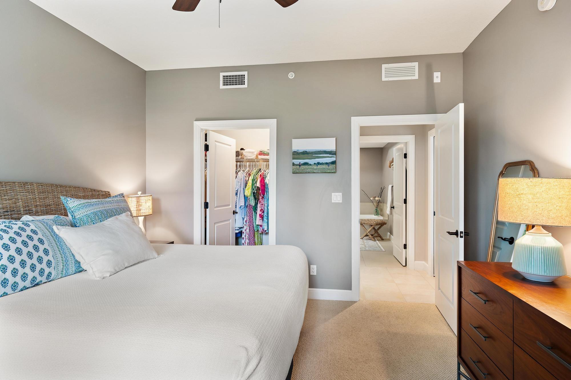 Bay Colony Dr S, Juno Beach, FL 33408