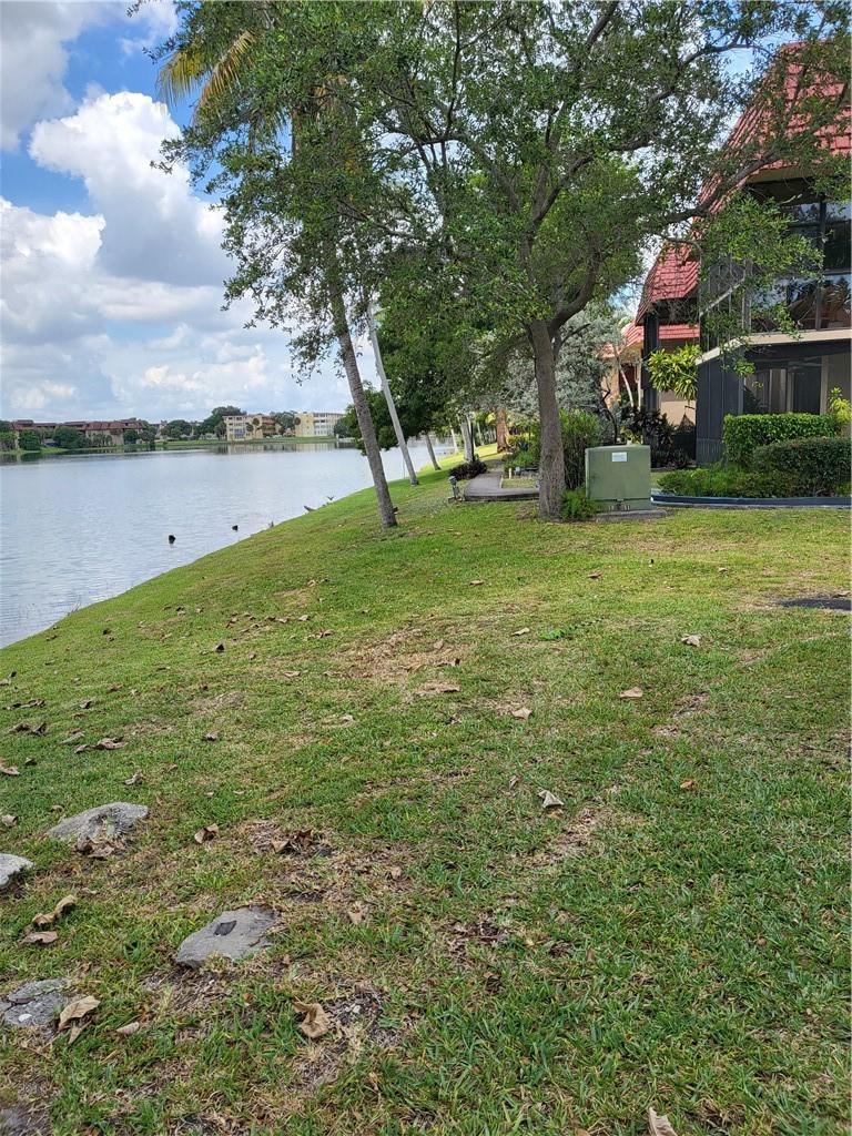 Ne 199th St, Miami, FL 33179