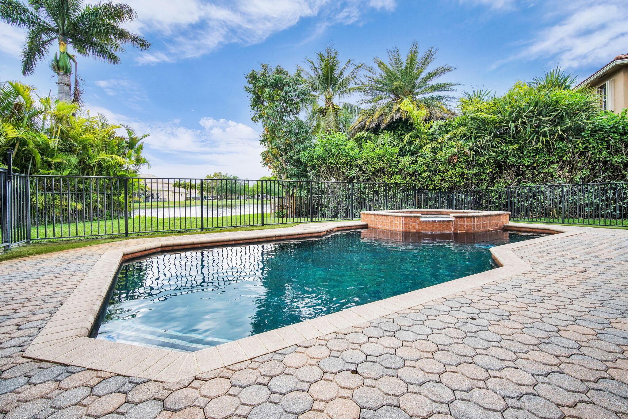 Pineville Dr, Lake Worth, FL 33467